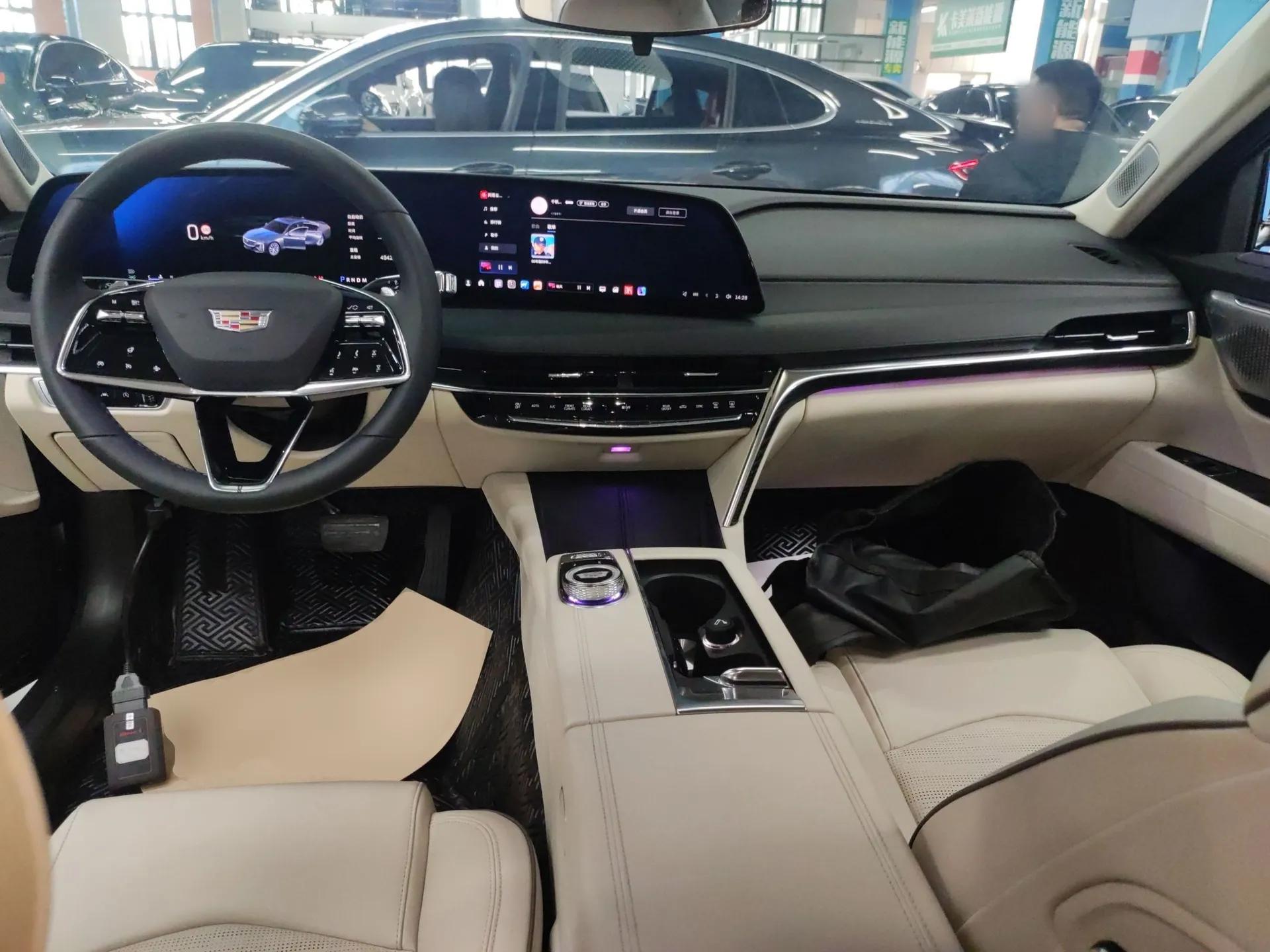 Cadillac CT6 2023 28T Luxury Version — миниатюра 12