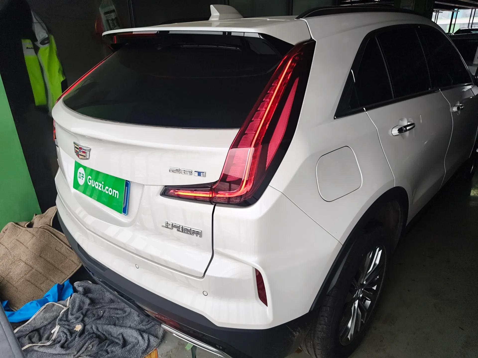 Cadillac XT4 2024 28T Two-Wheel-Drive Luxury Version — миниатюра 3