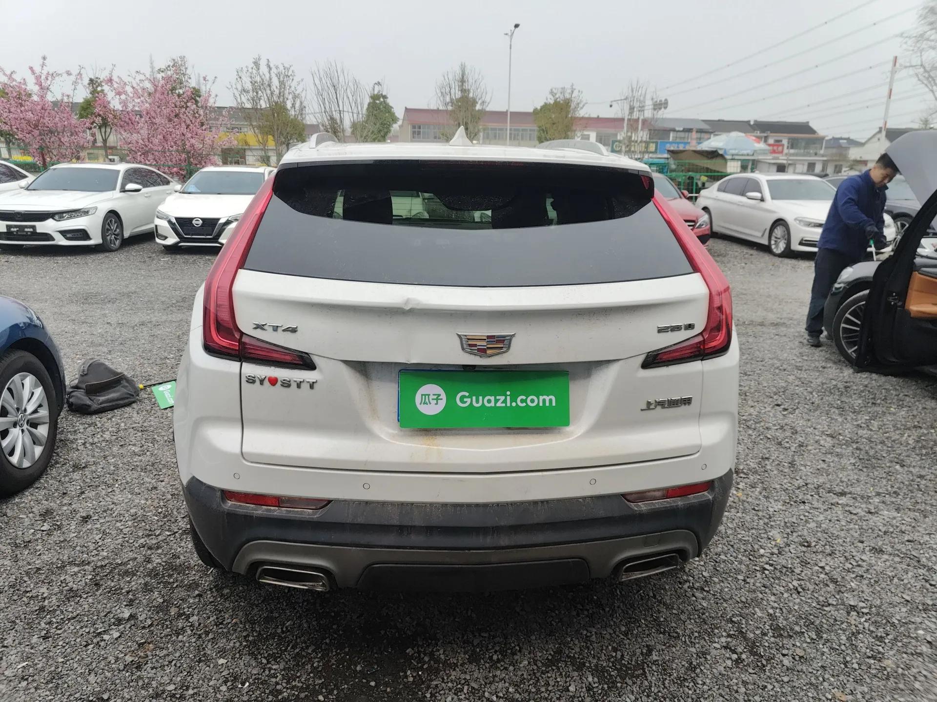 Cadillac XT4 2020 28T Two-Wheel-Drive Leading Version — миниатюра 3