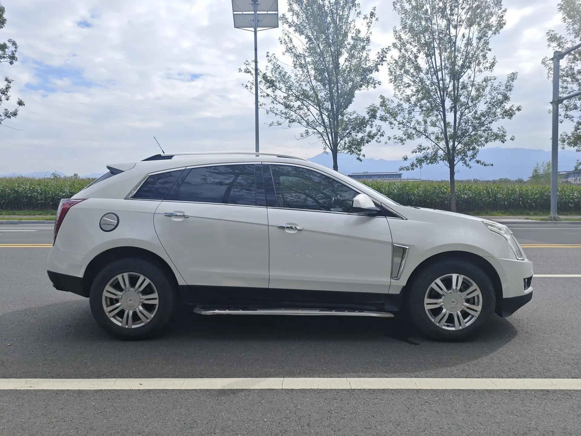 Cadillac SRX 2014 3.0L Elite Model — миниатюра 3