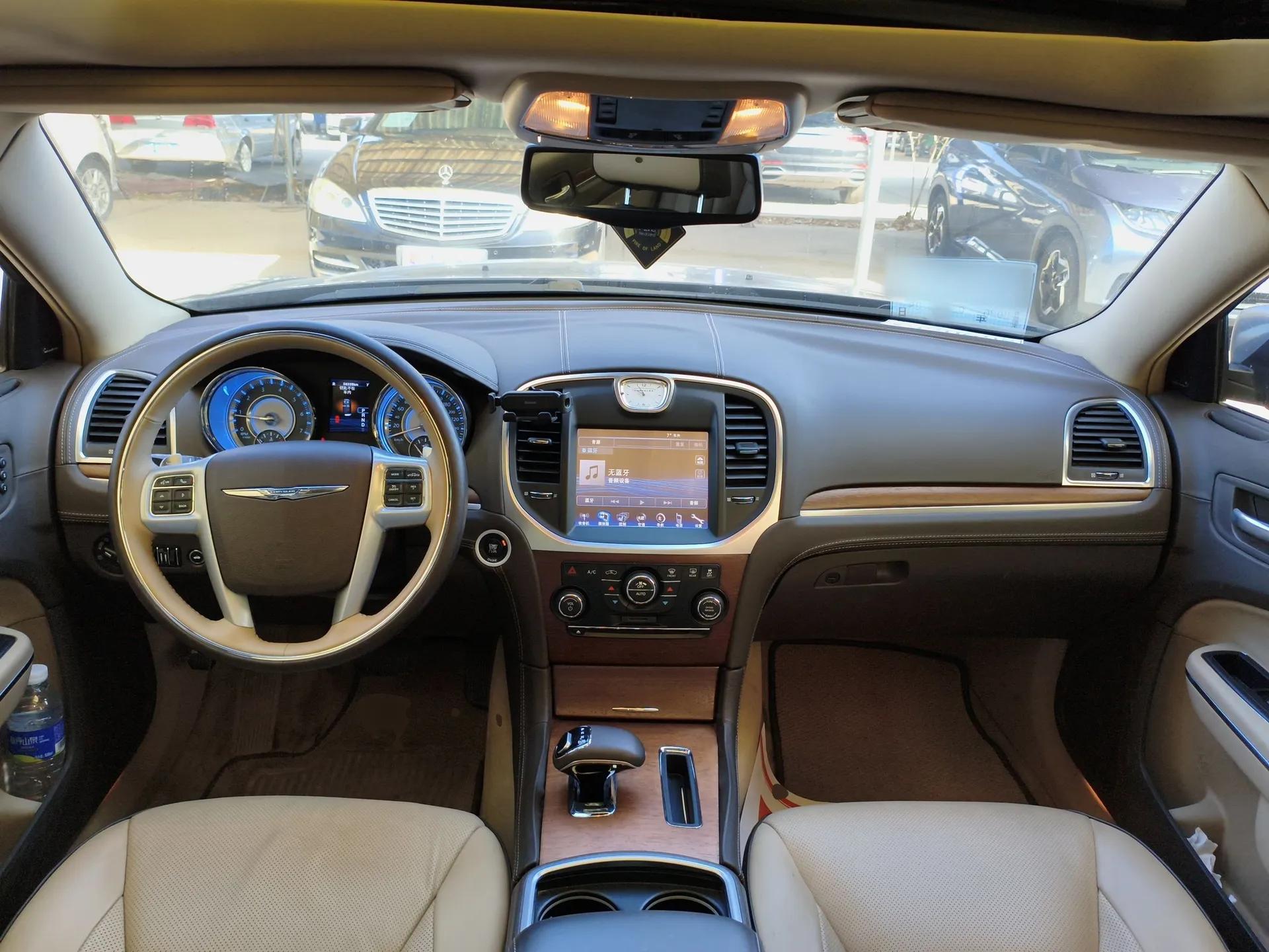Chrysler 300C 2014 3.0L Excellence Edition — миниатюра 13