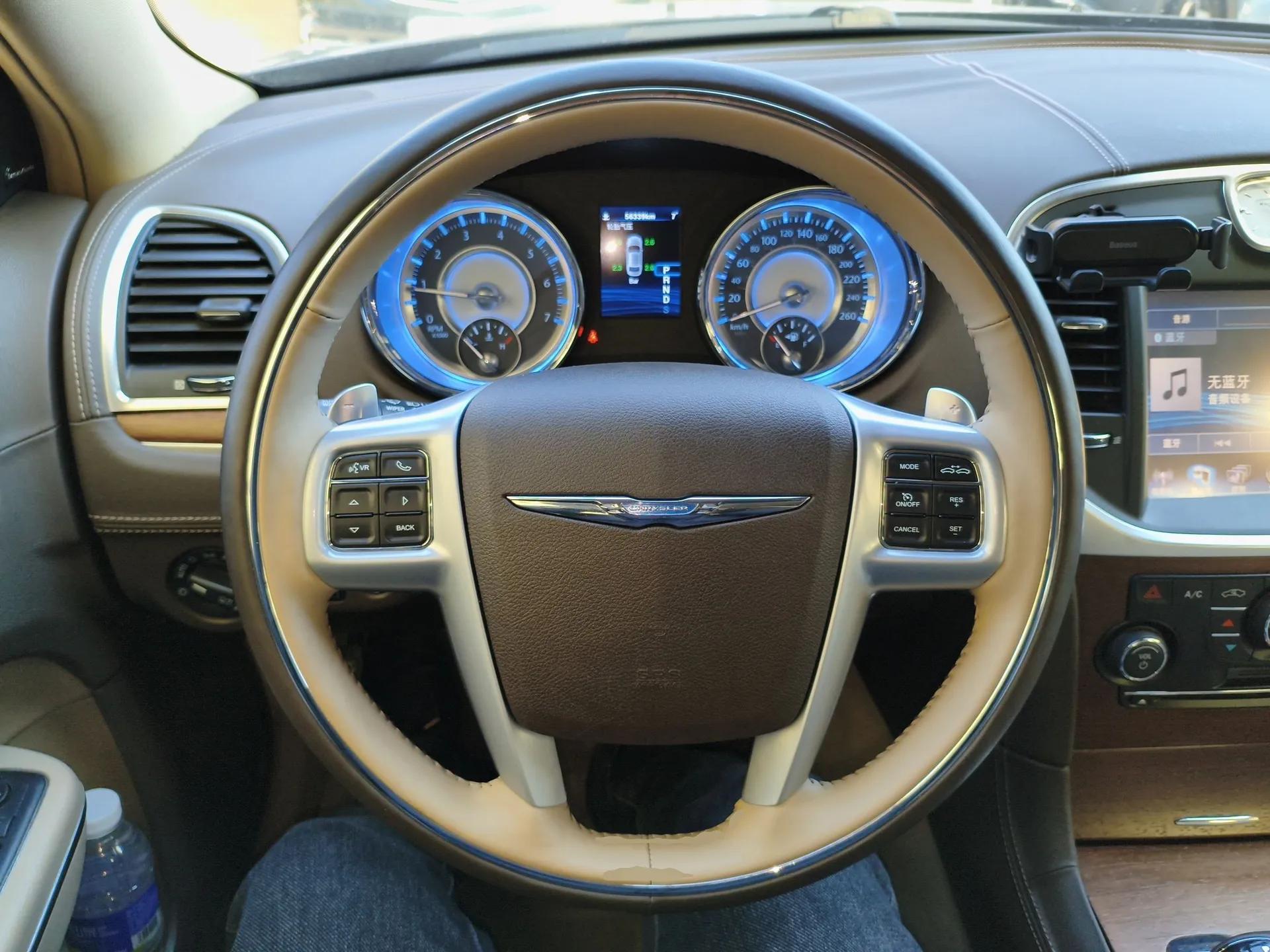 Chrysler 300C 2014 3.0L Excellence Edition — миниатюра 14