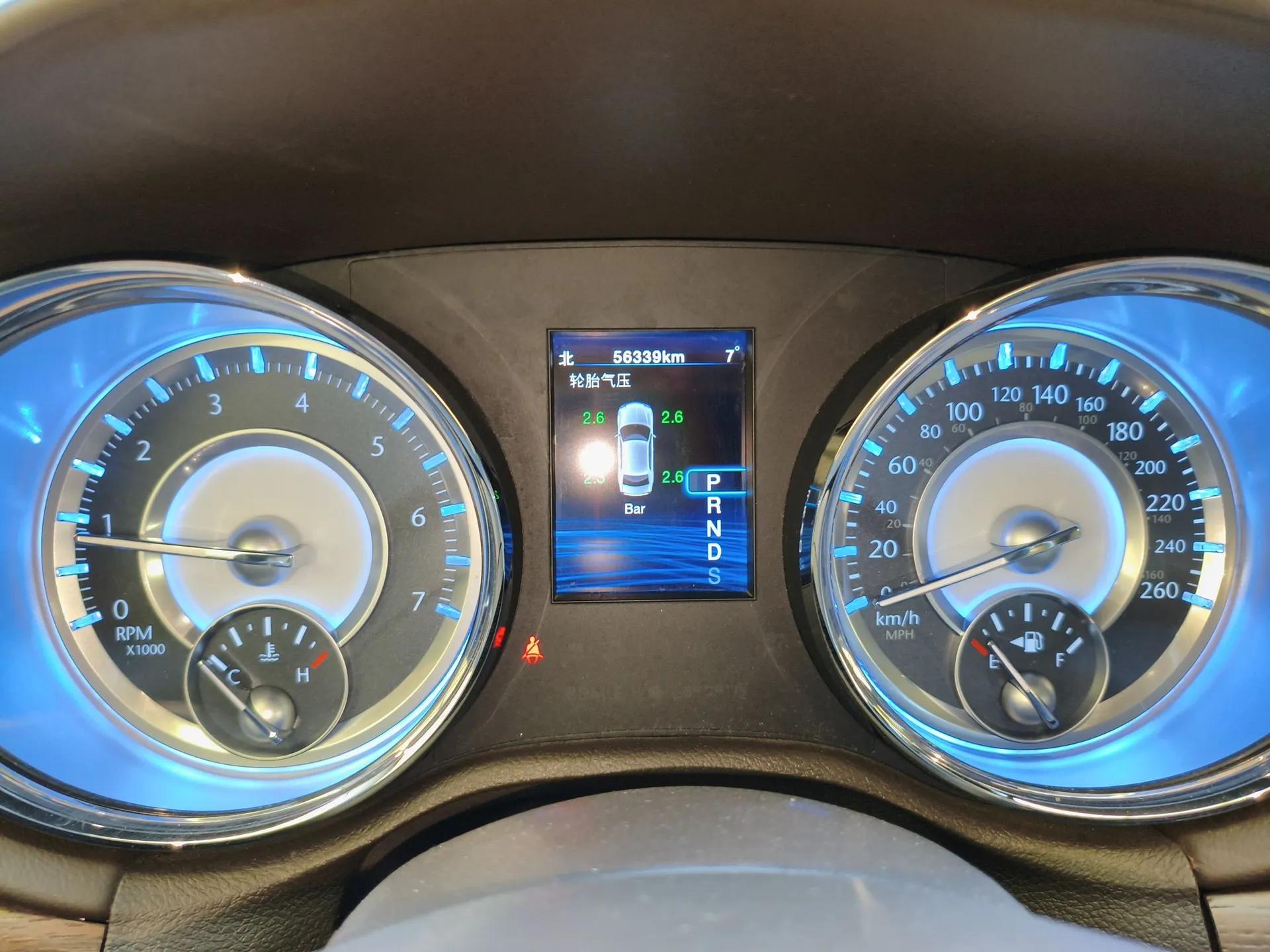 Chrysler 300C 2014 3.0L Excellence Edition — миниатюра 15