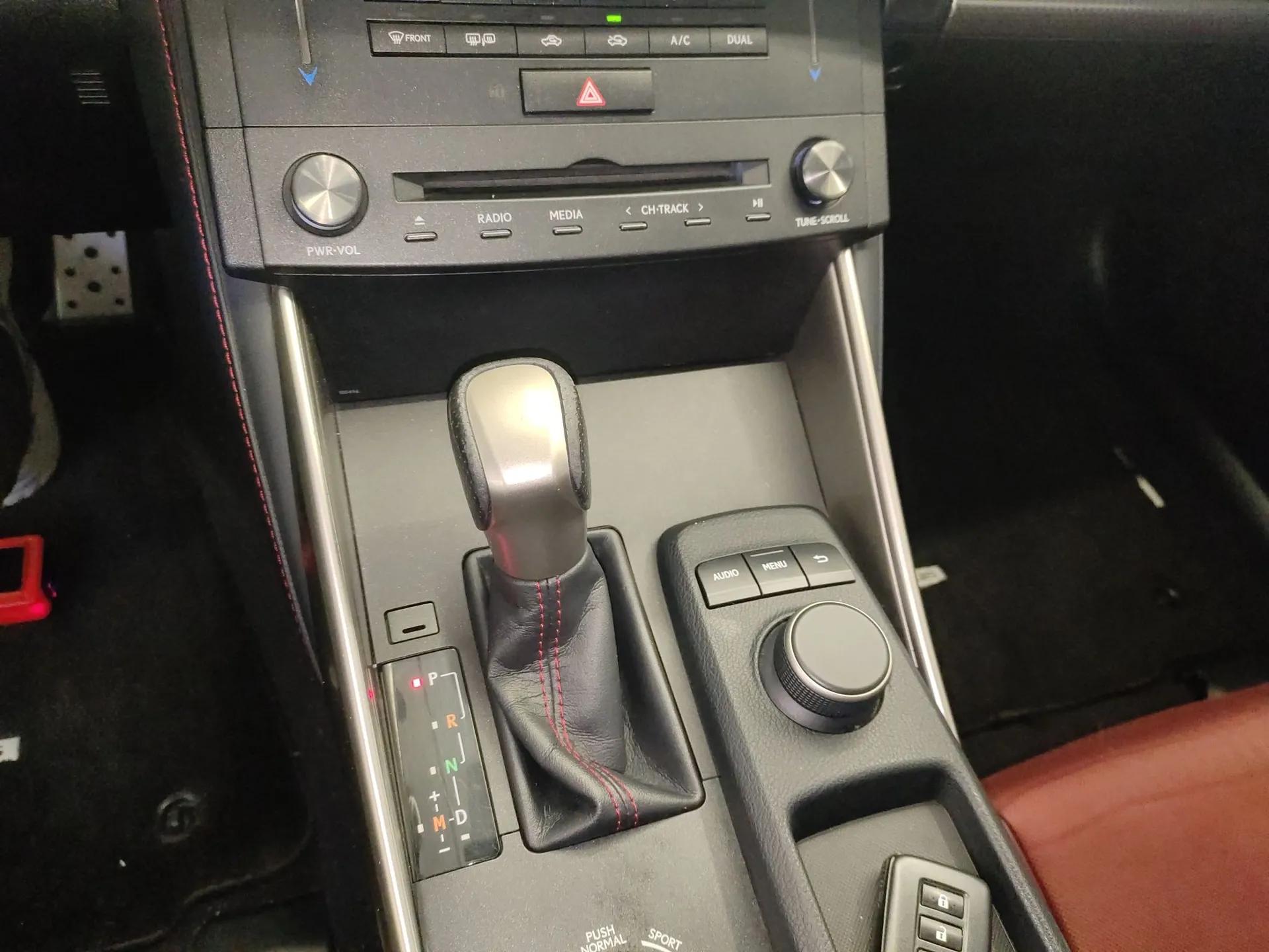 Lexus IS 2015 200t F SPORT — миниатюра 16