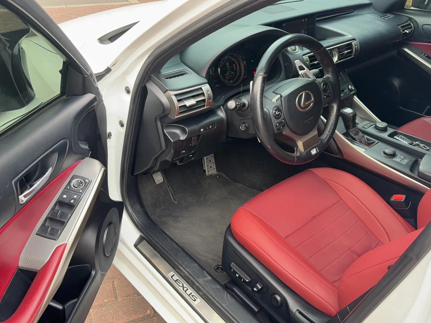 Lexus IS 2015 200t F SPORT — миниатюра 17