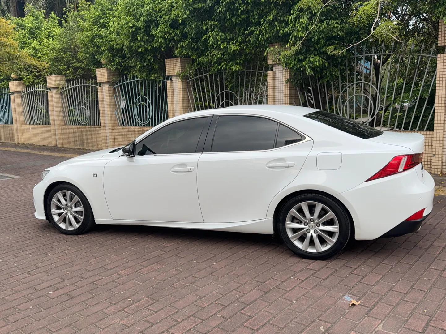 Lexus IS 2015 200t F SPORT — миниатюра 6