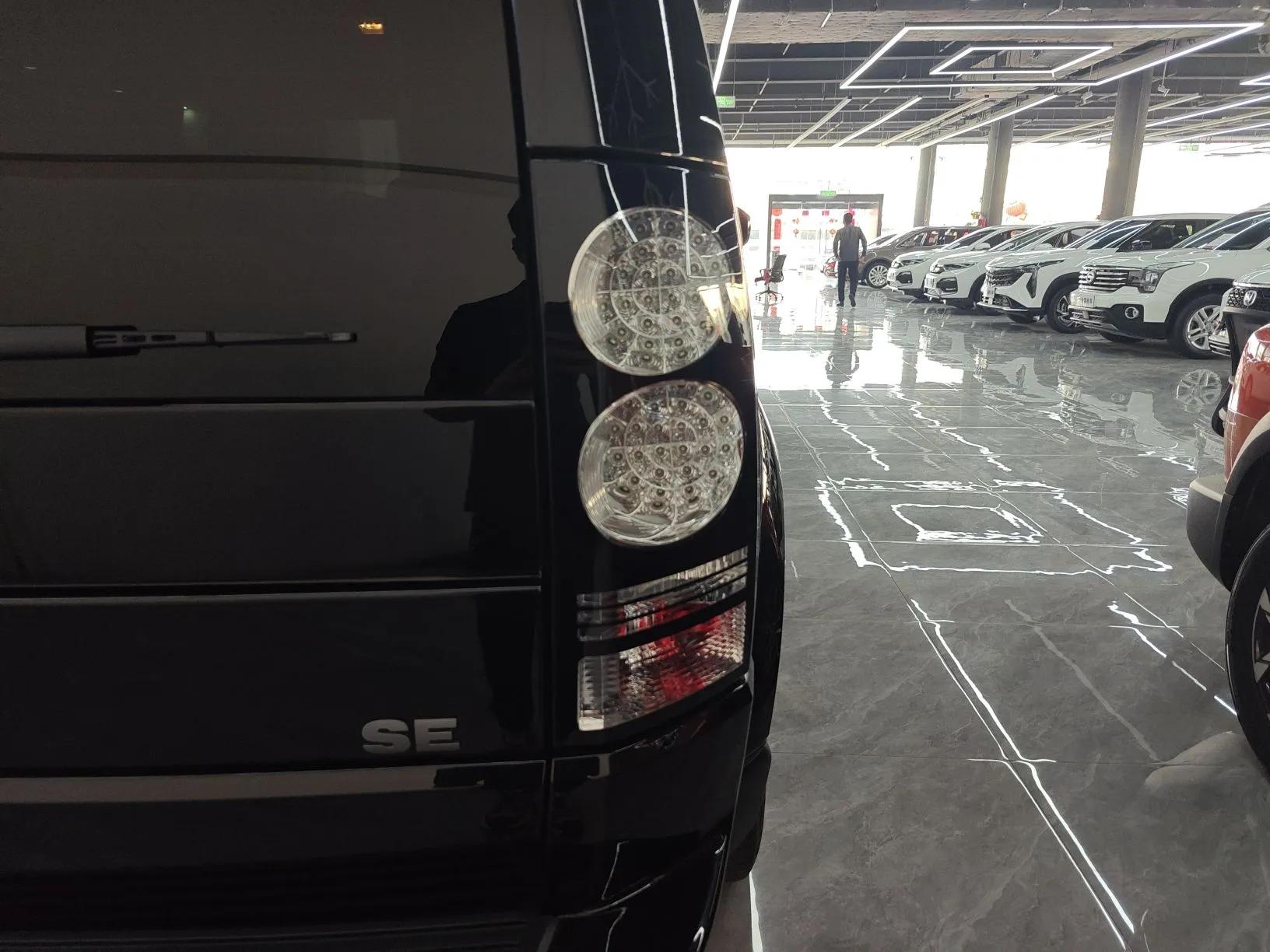 Land Rover Discovery 2016 3.0 SC V6 SE — миниатюра 7