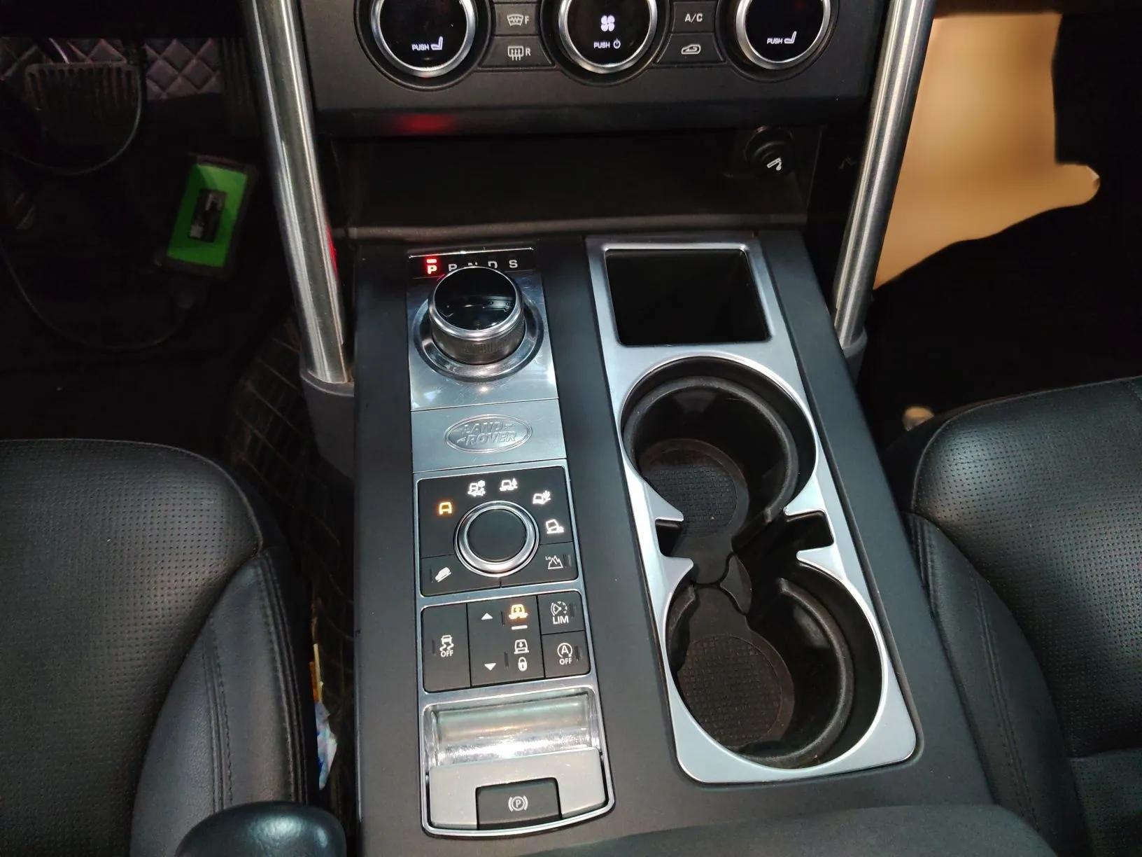 Land Rover Discovery 2018 3.0 SC V6 SE — миниатюра 18