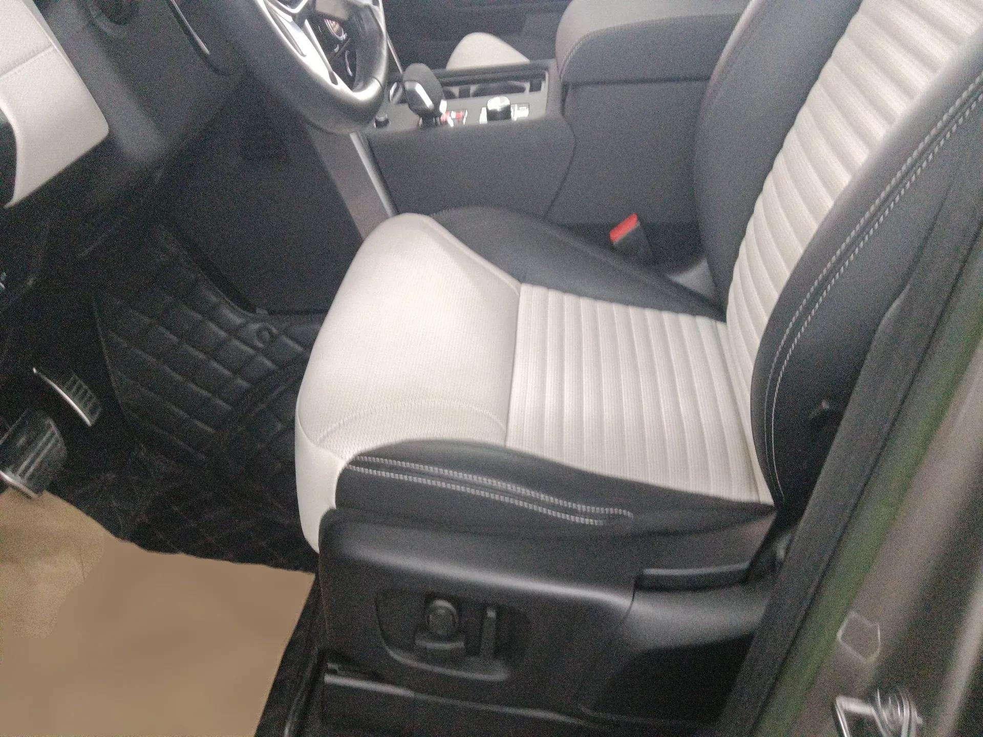 Land Rover Discovery 2023 Revised Version 360 PS R-Dynamic S — миниатюра 17