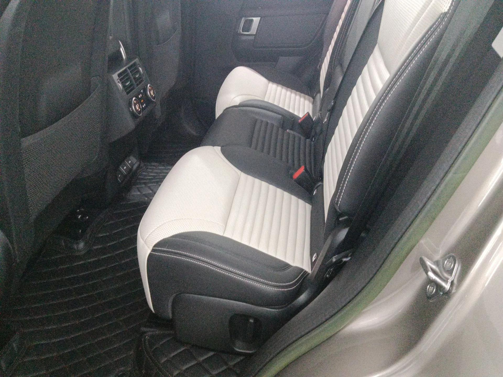 Land Rover Discovery 2023 Revised Version 360 PS R-Dynamic S — миниатюра 19