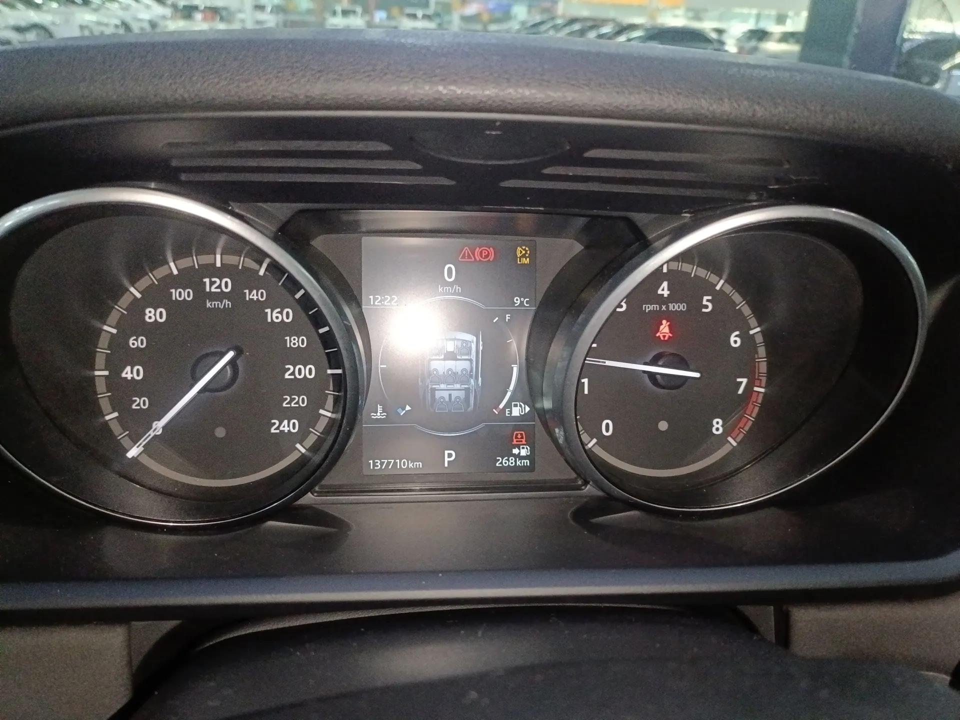 Land Rover Discovery 2017 3.0 SC V6 SE — миниатюра 14