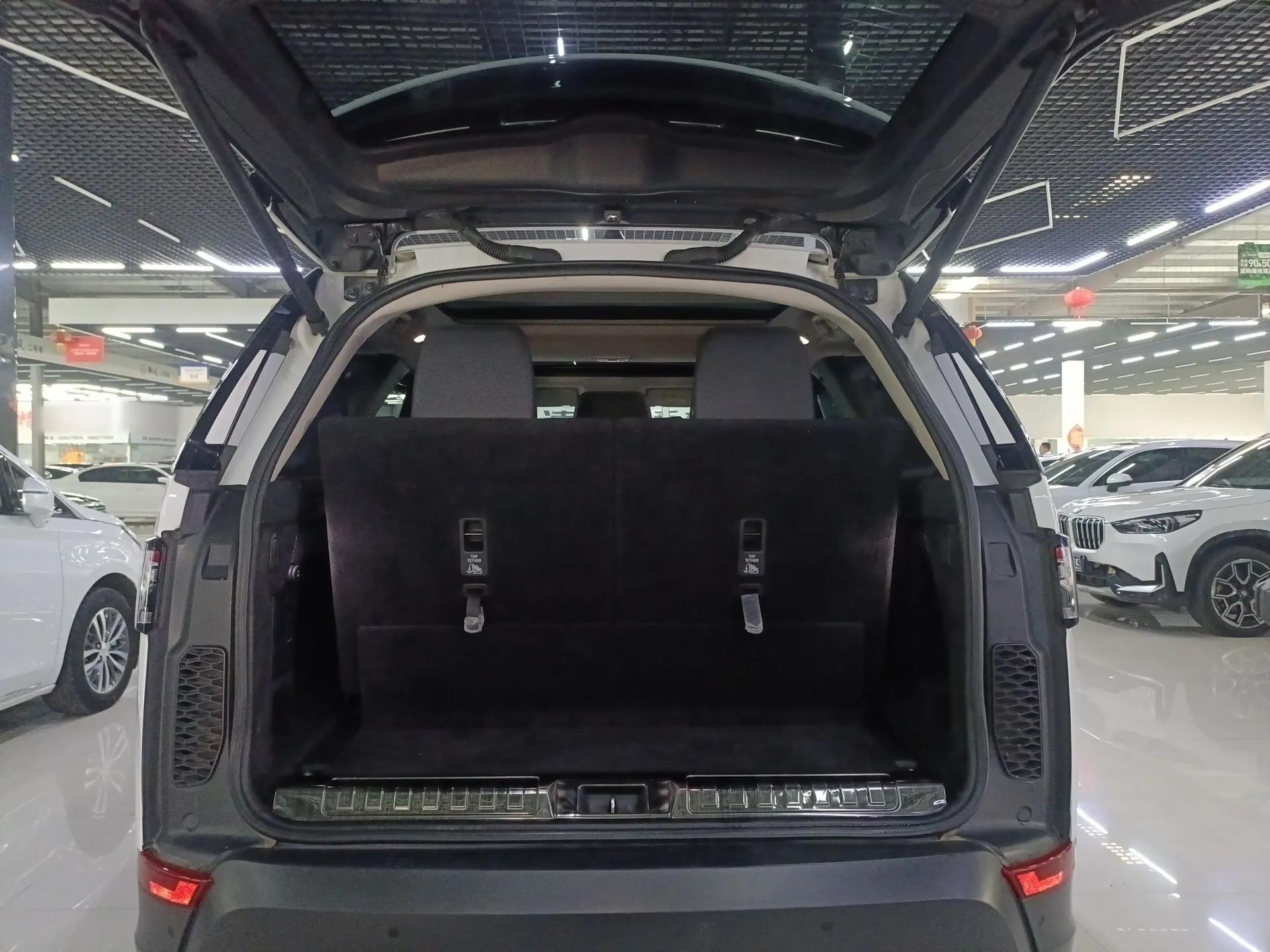 Land Rover Discovery 2017 3.0 SC V6 SE — миниатюра 21