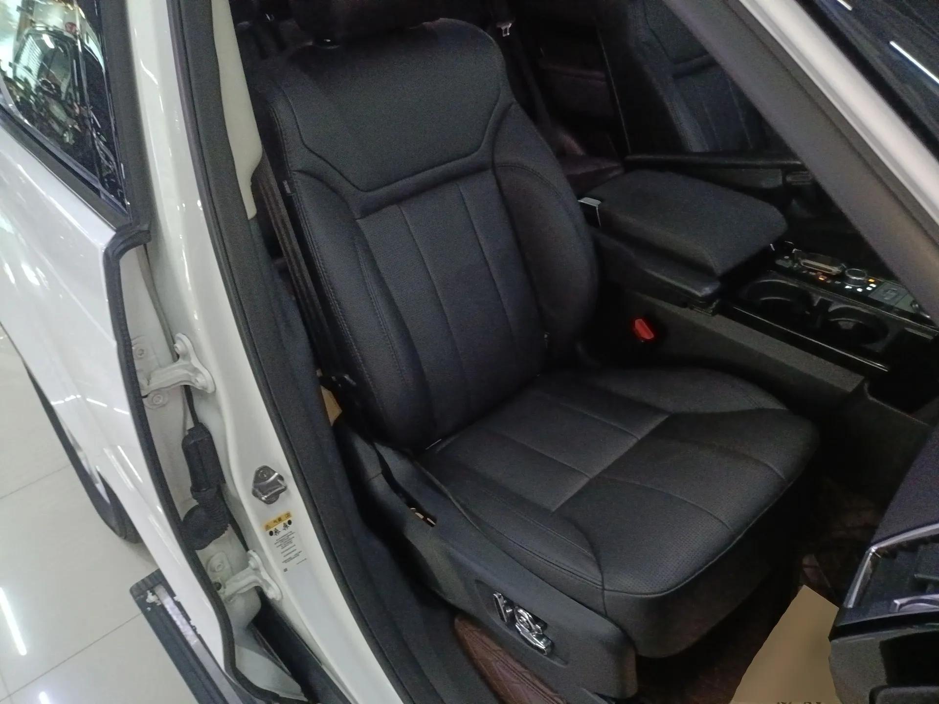 Land Rover Discovery 2017 3.0 SC V6 SE — миниатюра 23