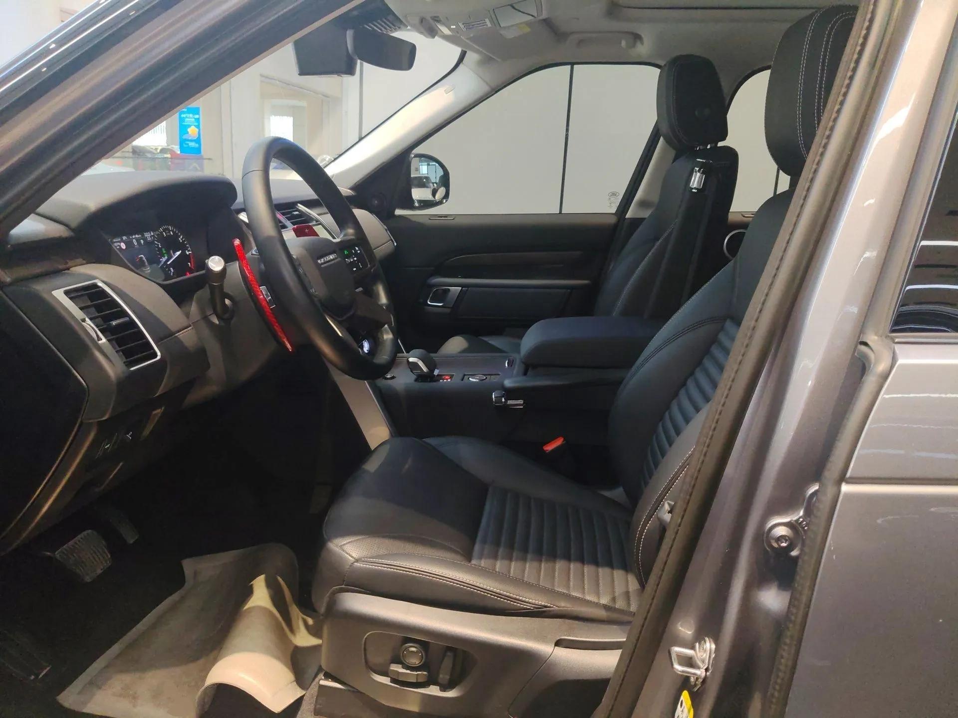 Land Rover Discovery 2023 300PS S — миниатюра 18