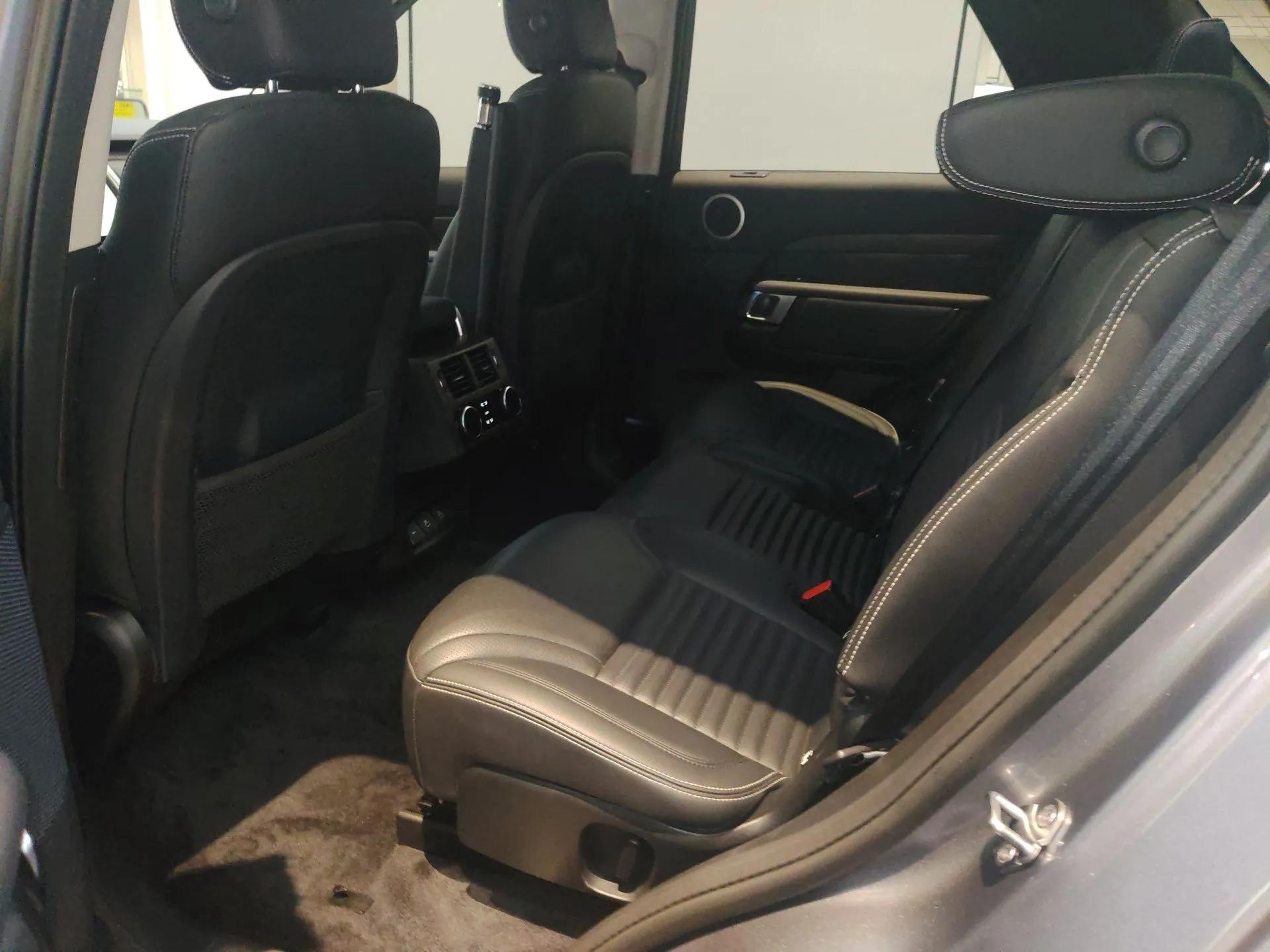 Land Rover Discovery 2023 300PS S — миниатюра 20