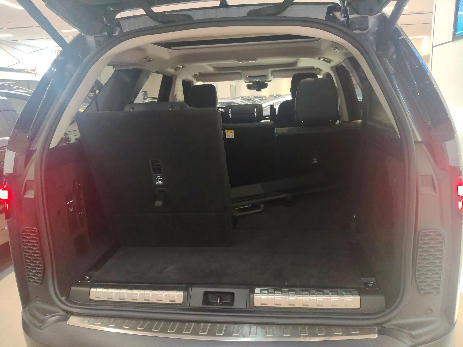 Land Rover Discovery 2023 300PS S — миниатюра 22
