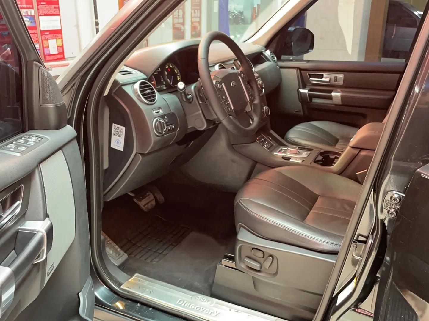 Land Rover Discovery 2016 3.0 SC Obsidian Black Heritage Edition SE — миниатюра 19