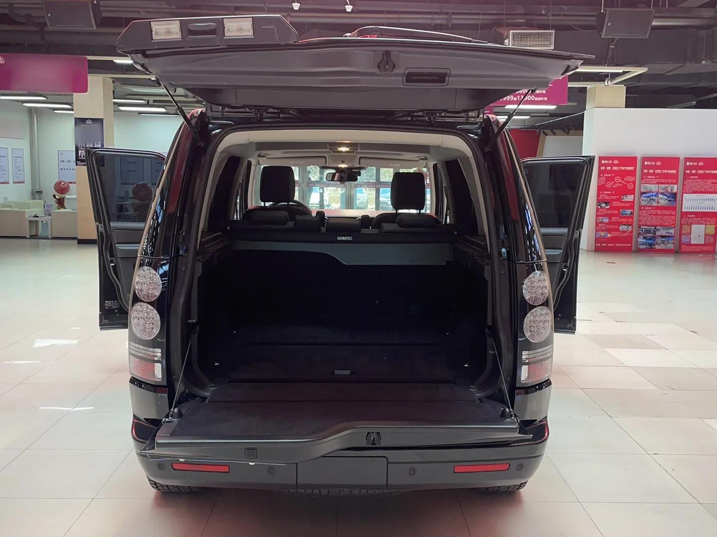 Land Rover Discovery 2016 3.0 SC Obsidian Black Heritage Edition SE — миниатюра 22