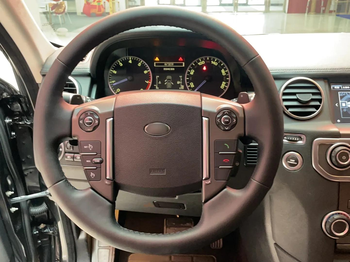 Land Rover Discovery 2016 3.0 SC Obsidian Black Heritage Edition SE — миниатюра 23
