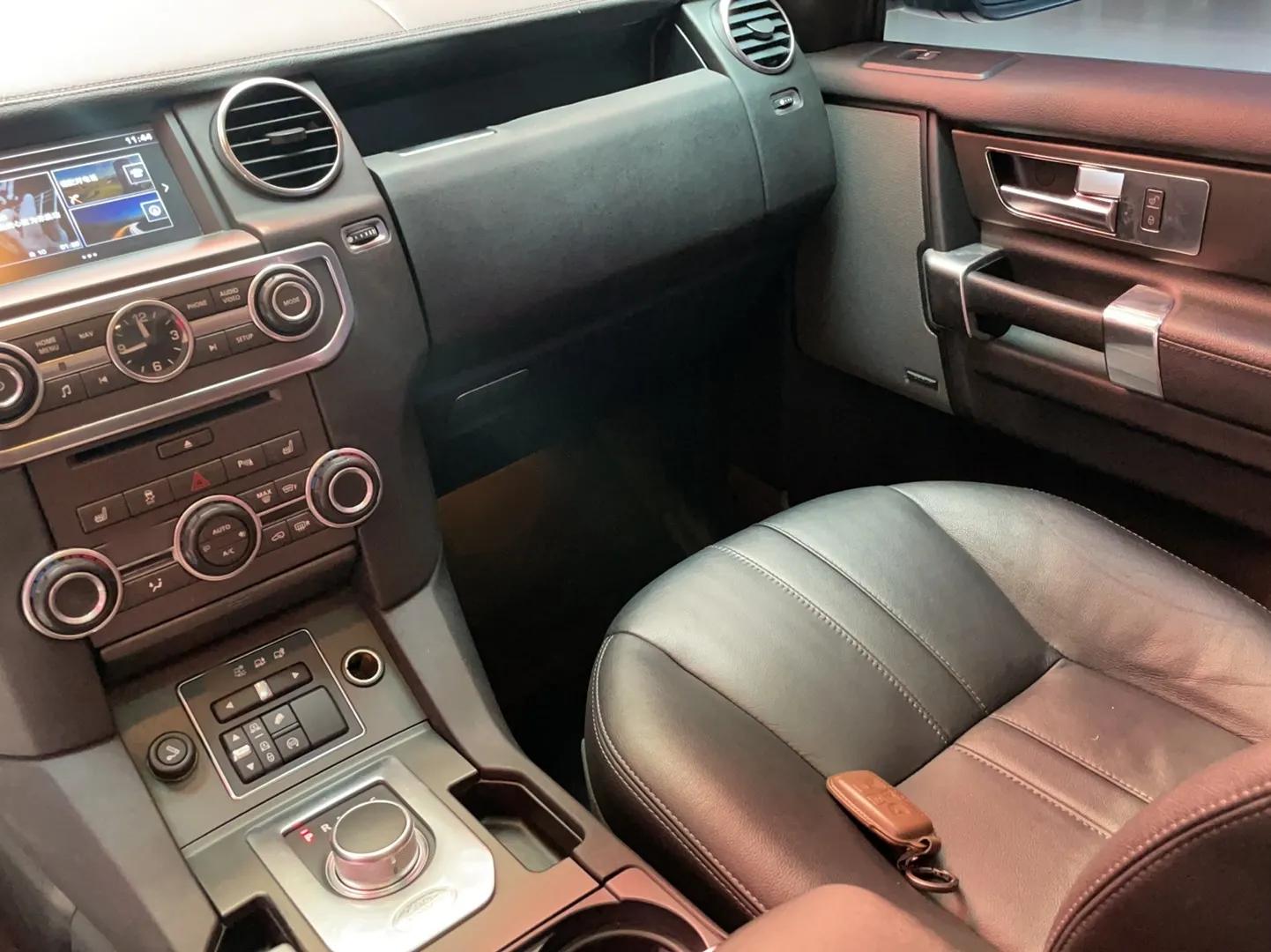 Land Rover Discovery 2016 3.0 SC Obsidian Black Heritage Edition SE — миниатюра 25