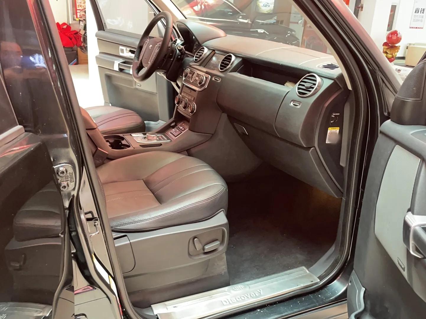 Land Rover Discovery 2016 3.0 SC Obsidian Black Heritage Edition SE — миниатюра 26