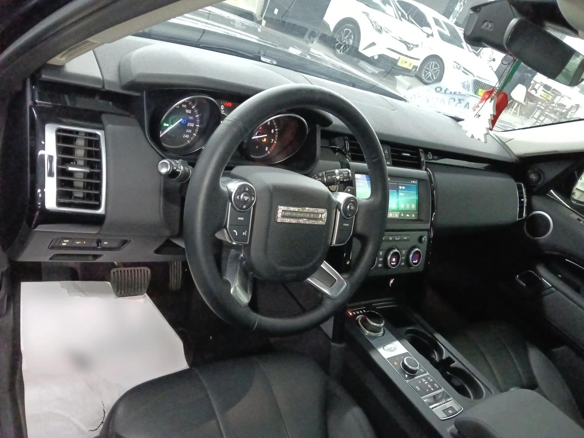 Land Rover Discovery 2018 3.0 SC V6 SE — миниатюра 13