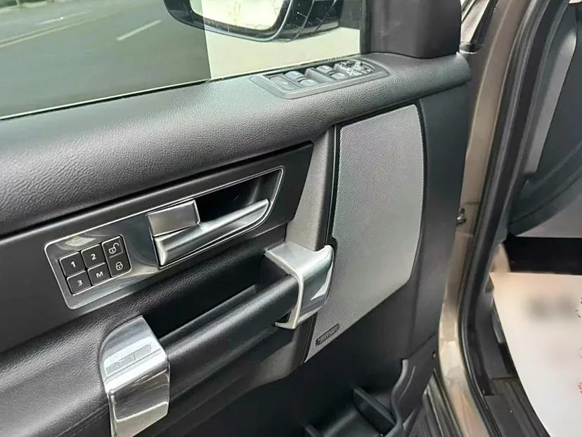 Land Rover Discovery 2014 3.0 SC V6 HSE — миниатюра 9