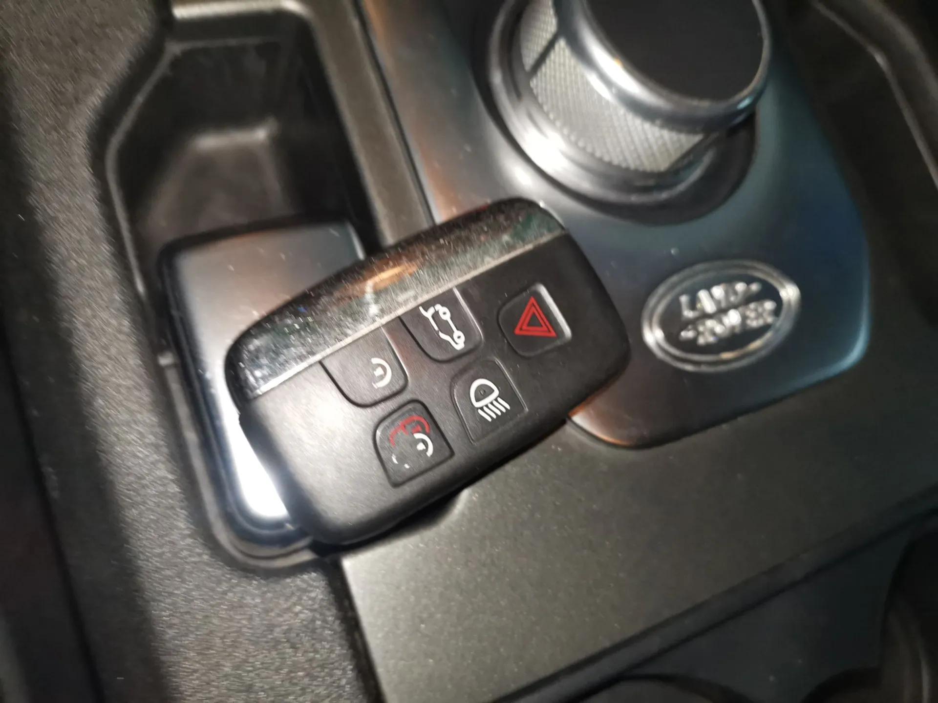 Land Rover Discovery 2015 3.0 SC V6 SE — миниатюра 12