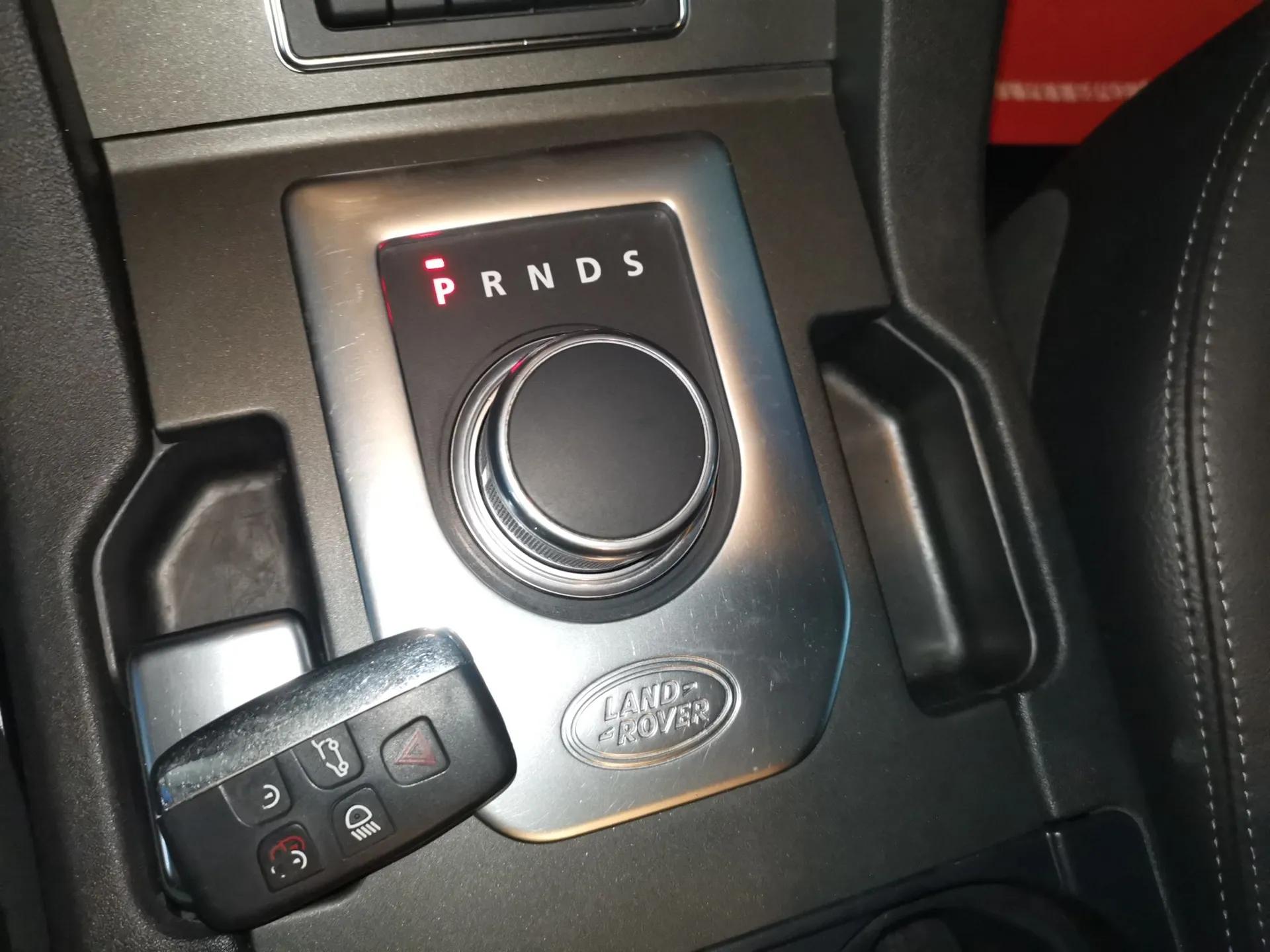 Land Rover Discovery 2015 3.0 SC V6 SE — миниатюра 17