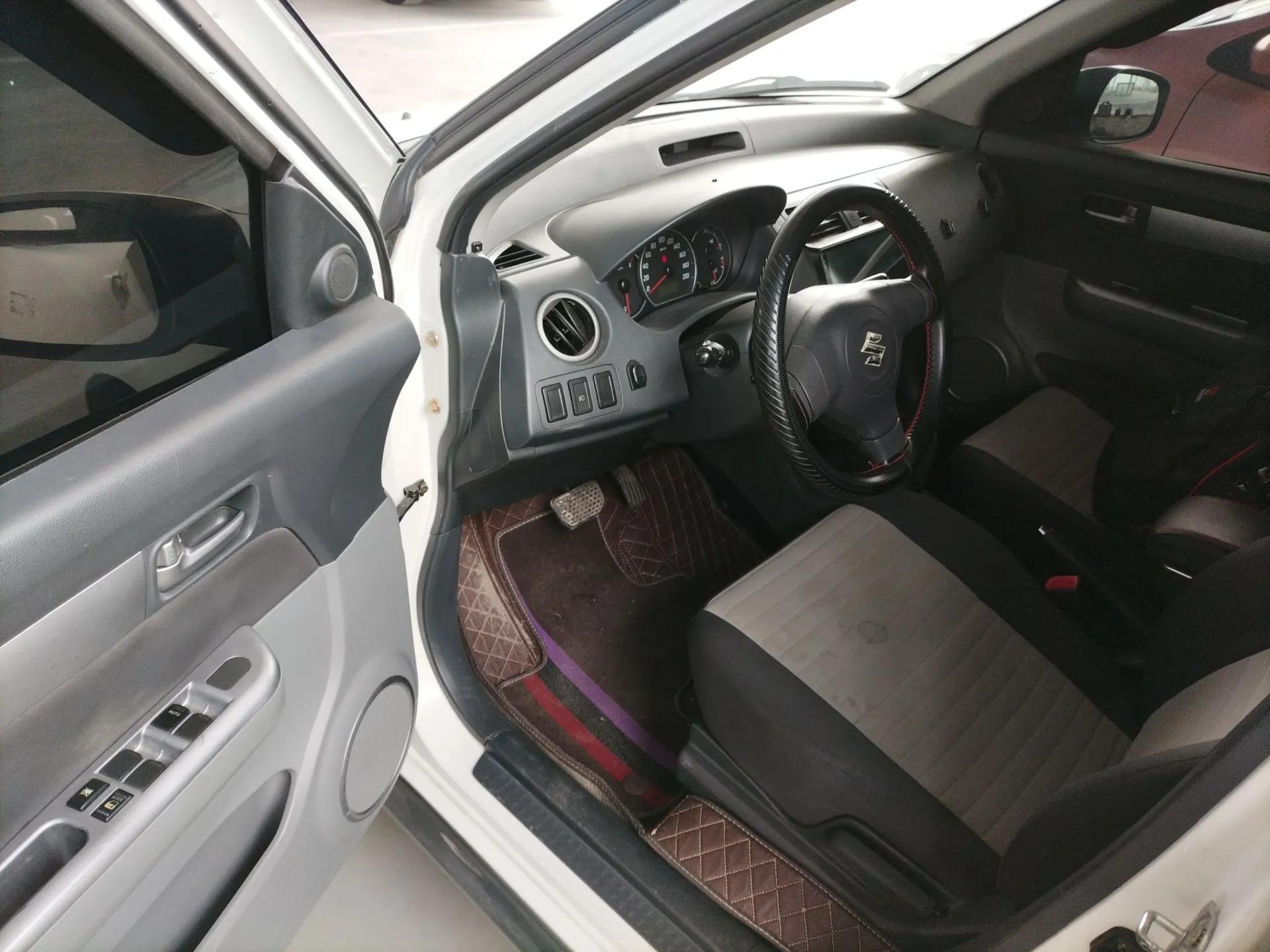 Suzuki Swift 2014 1.5L Automatic Fashion Edition — миниатюра 19