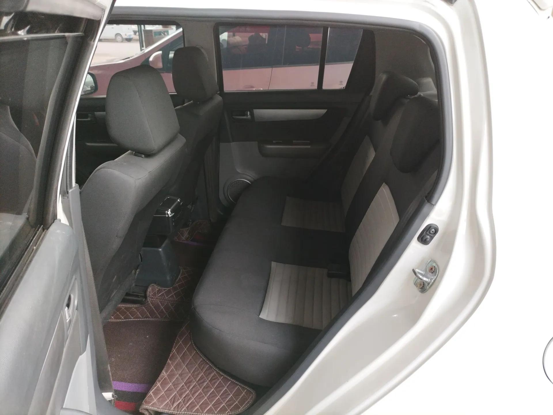Suzuki Swift 2014 1.5L Automatic Fashion Edition — миниатюра 20