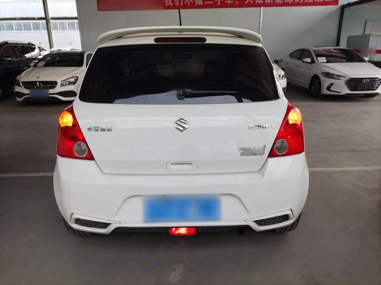 Suzuki Swift 2014 1.5L Automatic Fashion Edition — миниатюра 5