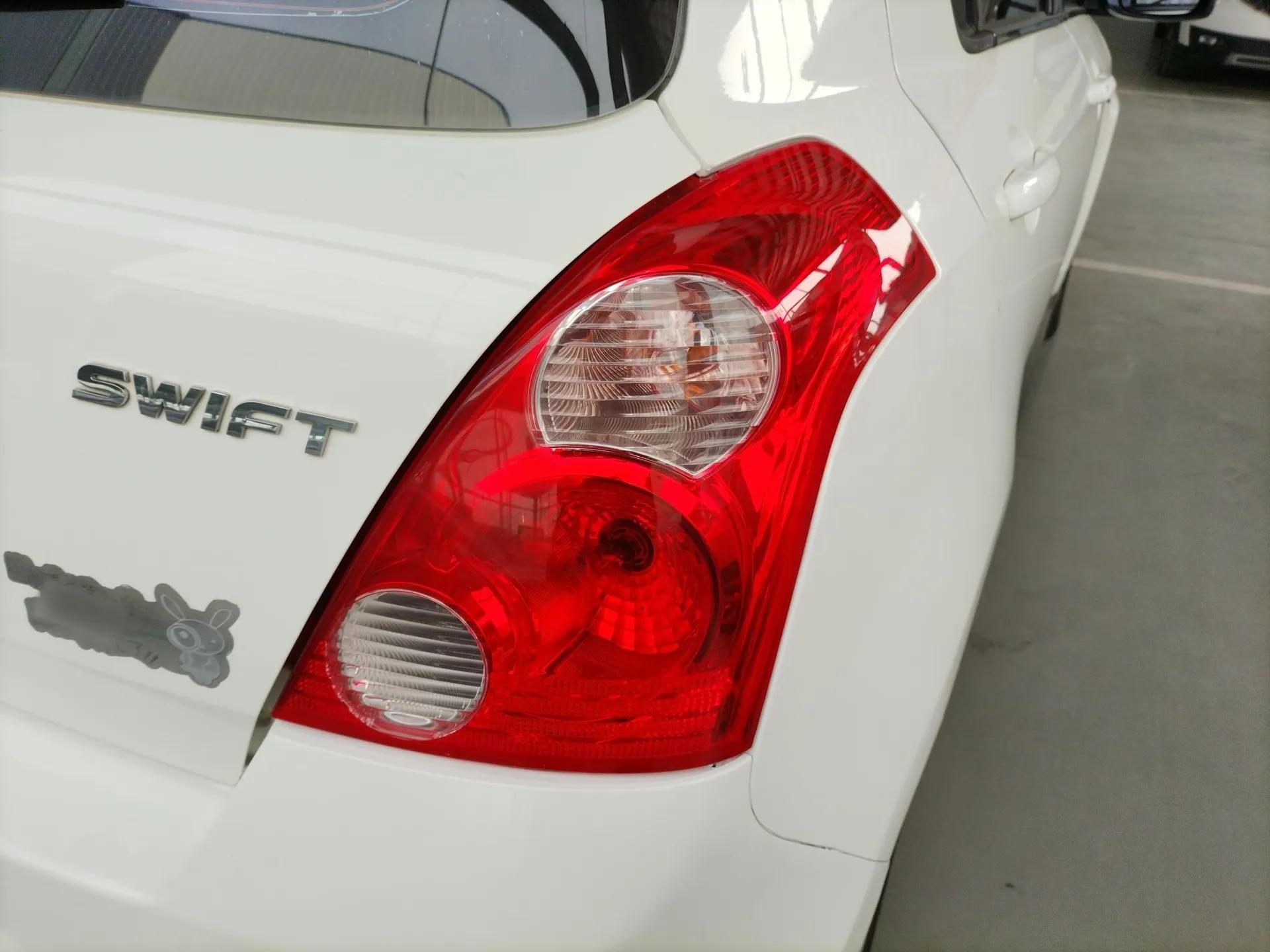 Suzuki Swift 2014 1.5L Automatic Fashion Edition — миниатюра 7