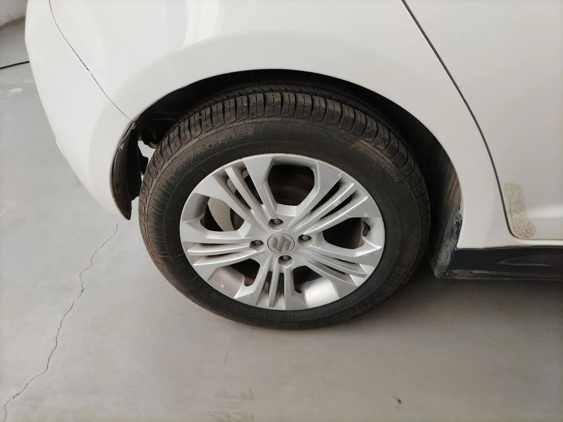 Suzuki Swift 2014 1.5L Automatic Fashion Edition — миниатюра 10