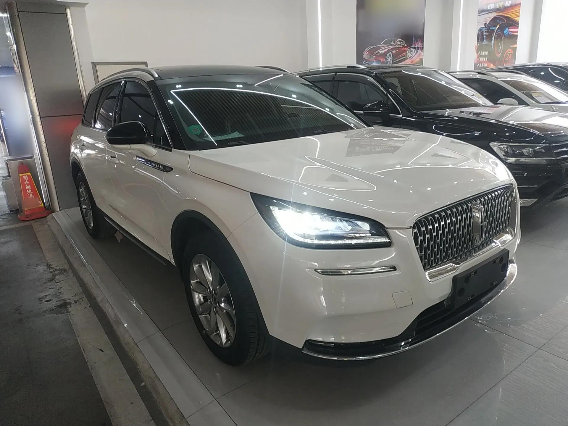 Lincoln Corsair 2021 2.0T Two-Wheel Drive Deluxe Edition — миниатюра 3