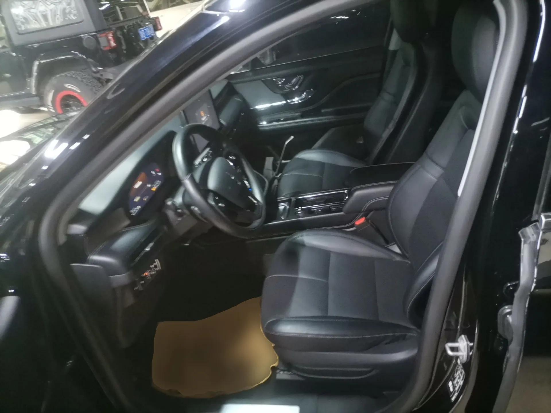 Lincoln Corsair 2022 2.0T Two-Wheel Drive Deluxe Edition — миниатюра 18