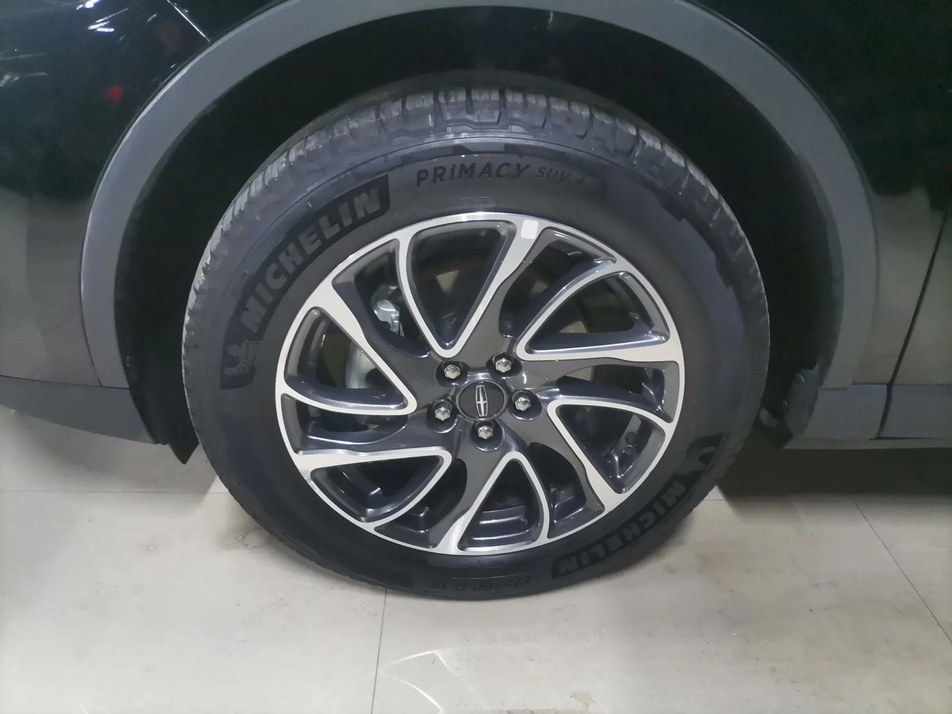 Lincoln Corsair 2022 2.0T Two-Wheel Drive Deluxe Edition — миниатюра 8