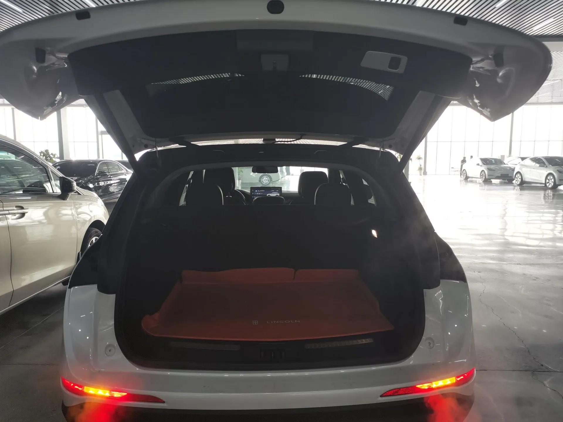 Lincoln Corsair 2022 Revised Version 2.0T Two-Wheel Drive Luxury Edition — миниатюра 21