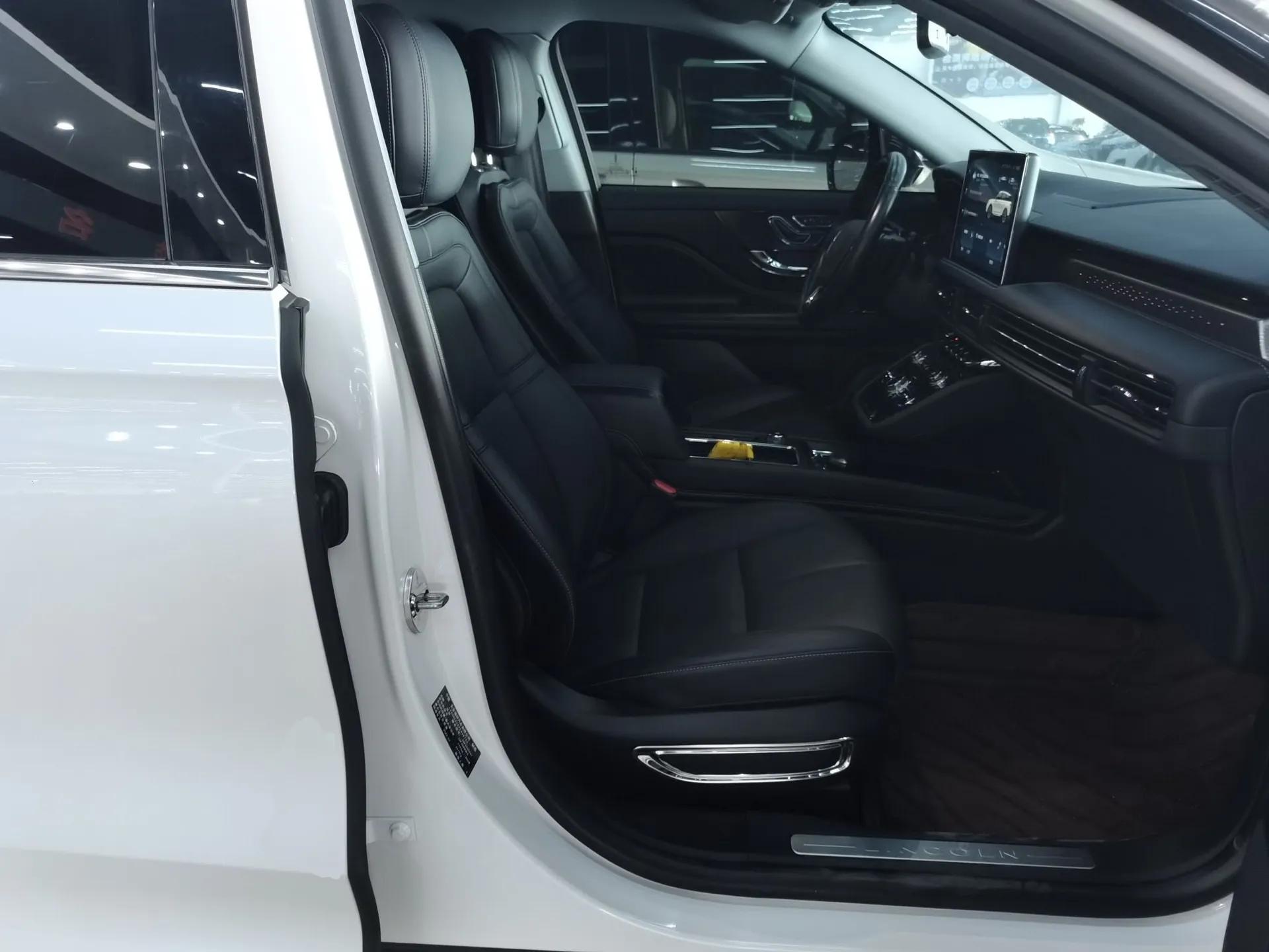 Lincoln Corsair 2022 Revised Version 2.0T Two-Wheel Drive Luxury Edition — миниатюра 23