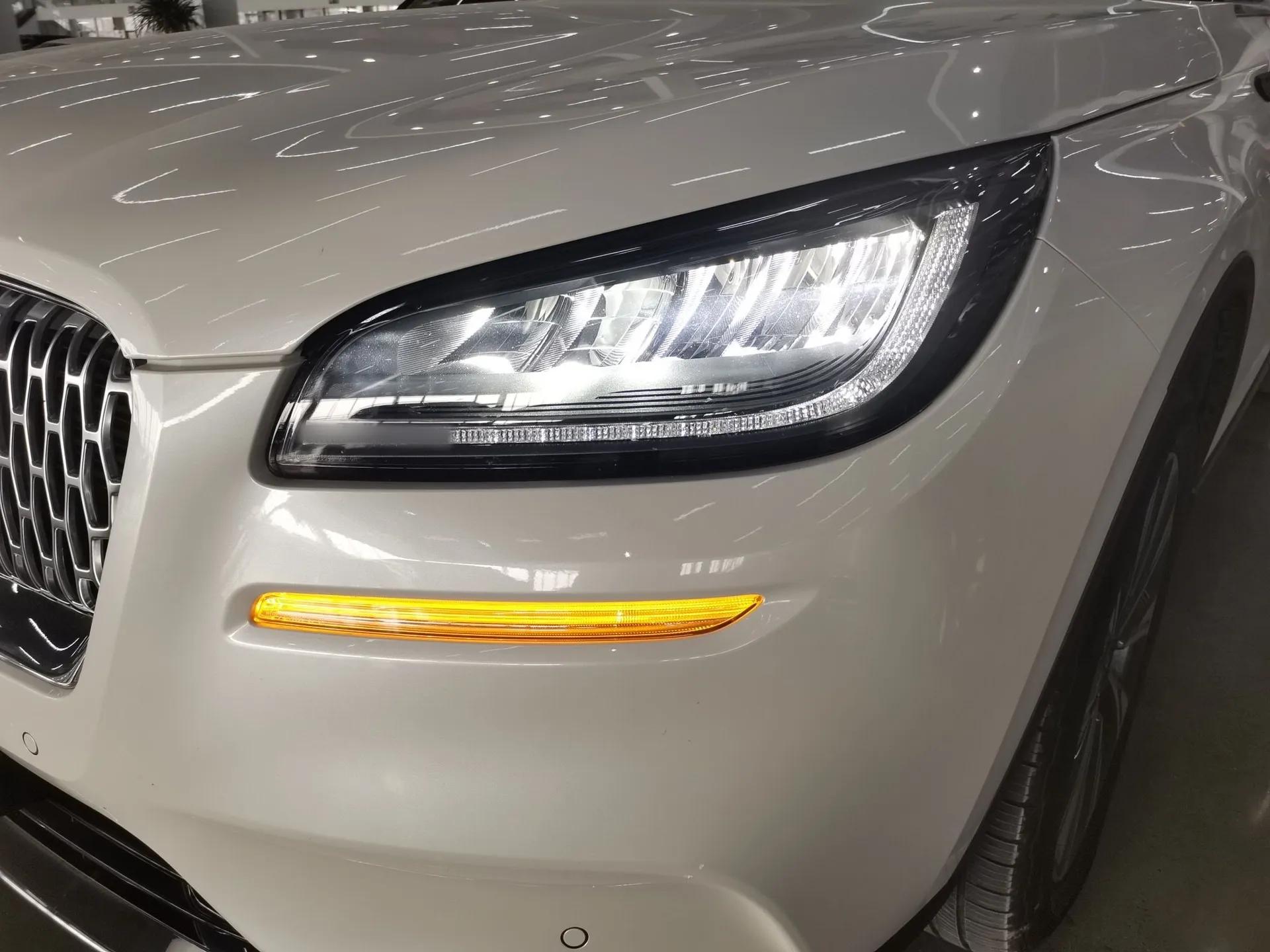 Lincoln Corsair 2022 Revised Version 2.0T Two-Wheel Drive Luxury Edition — миниатюра 5