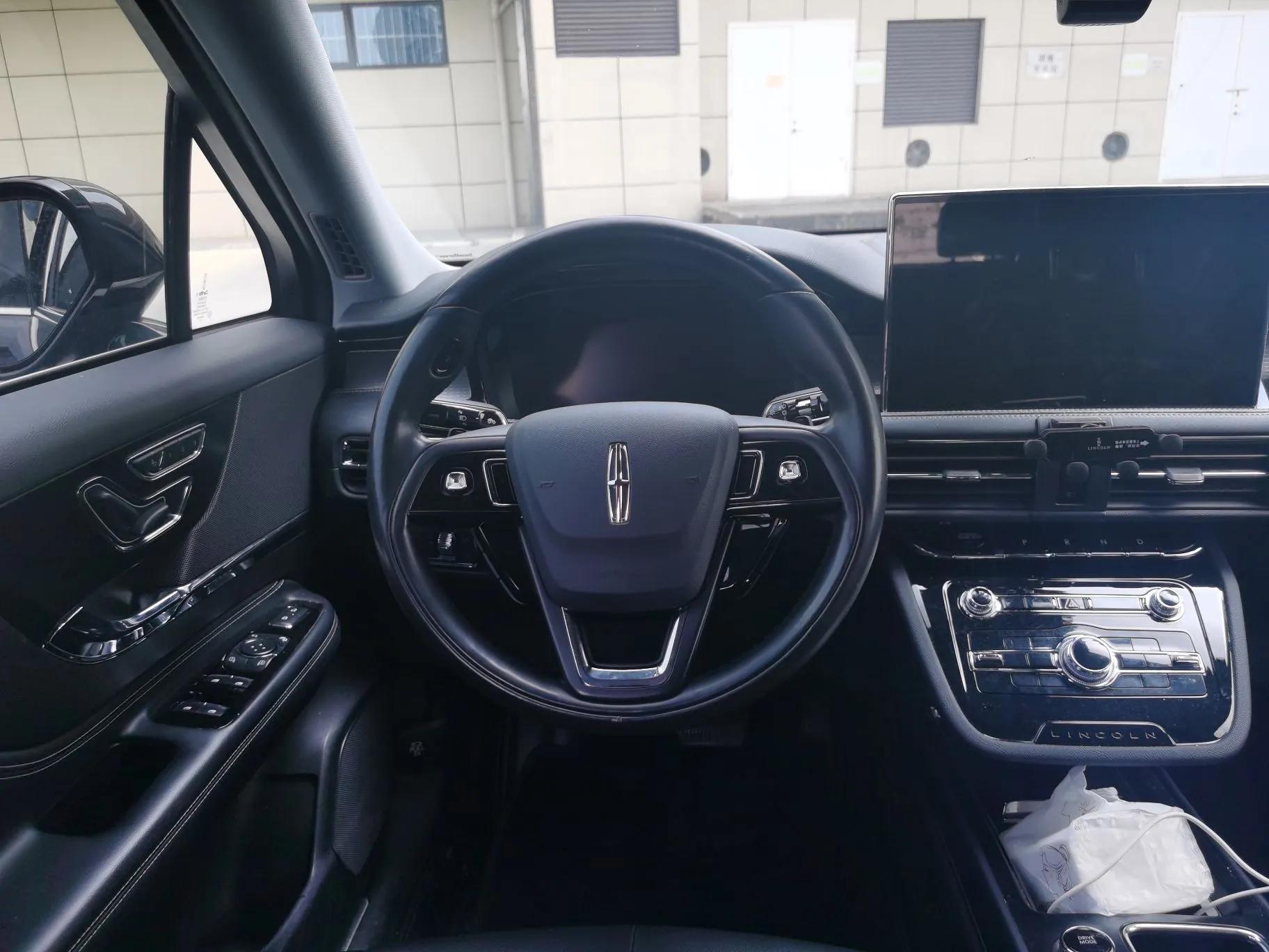 Lincoln Corsair 2022 2.0T Two-Wheel Drive Deluxe Edition — миниатюра 9