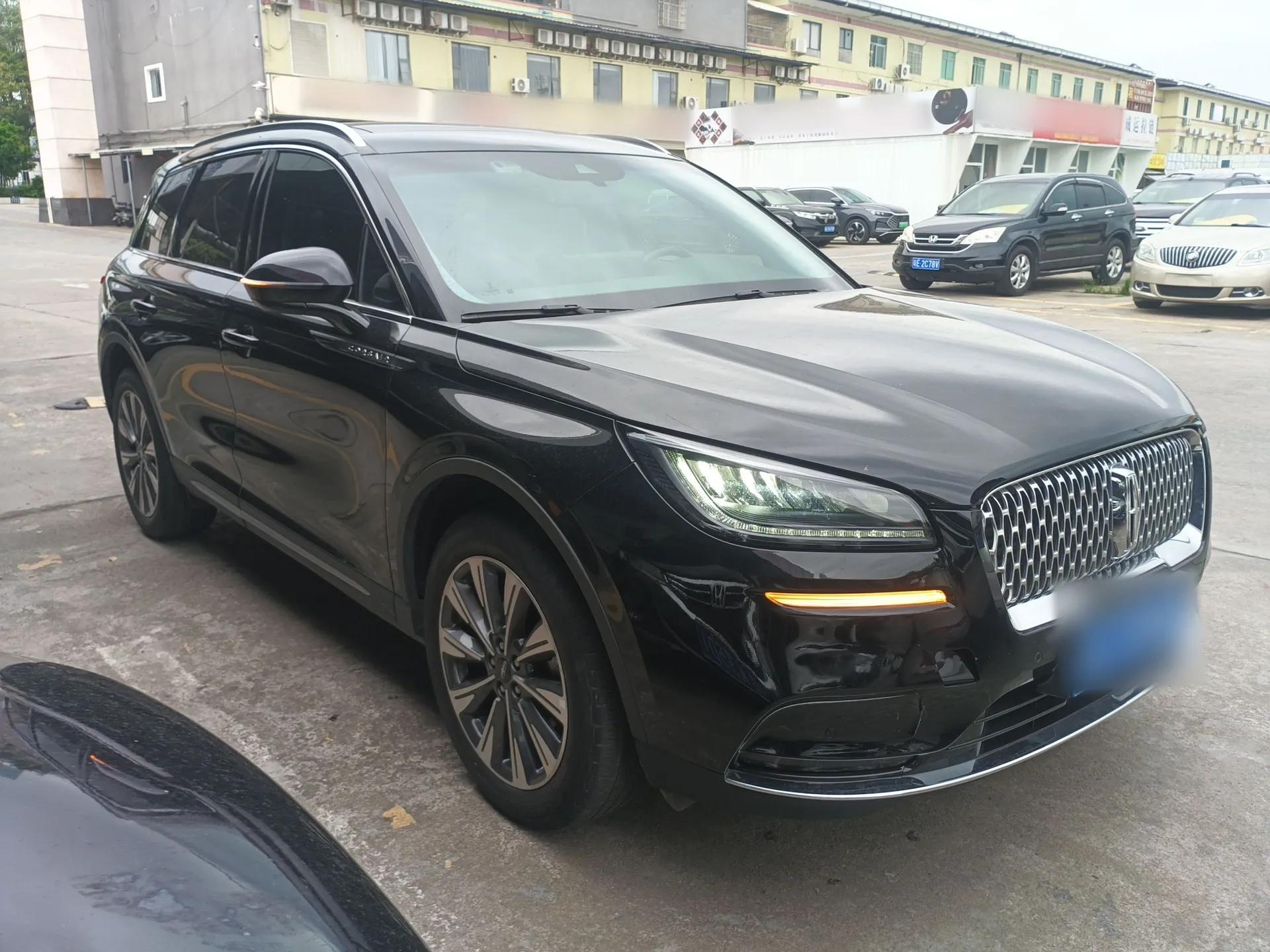 Lincoln Corsair 2022 2.0T Two-Wheel Drive Luxury Edition — миниатюра 3