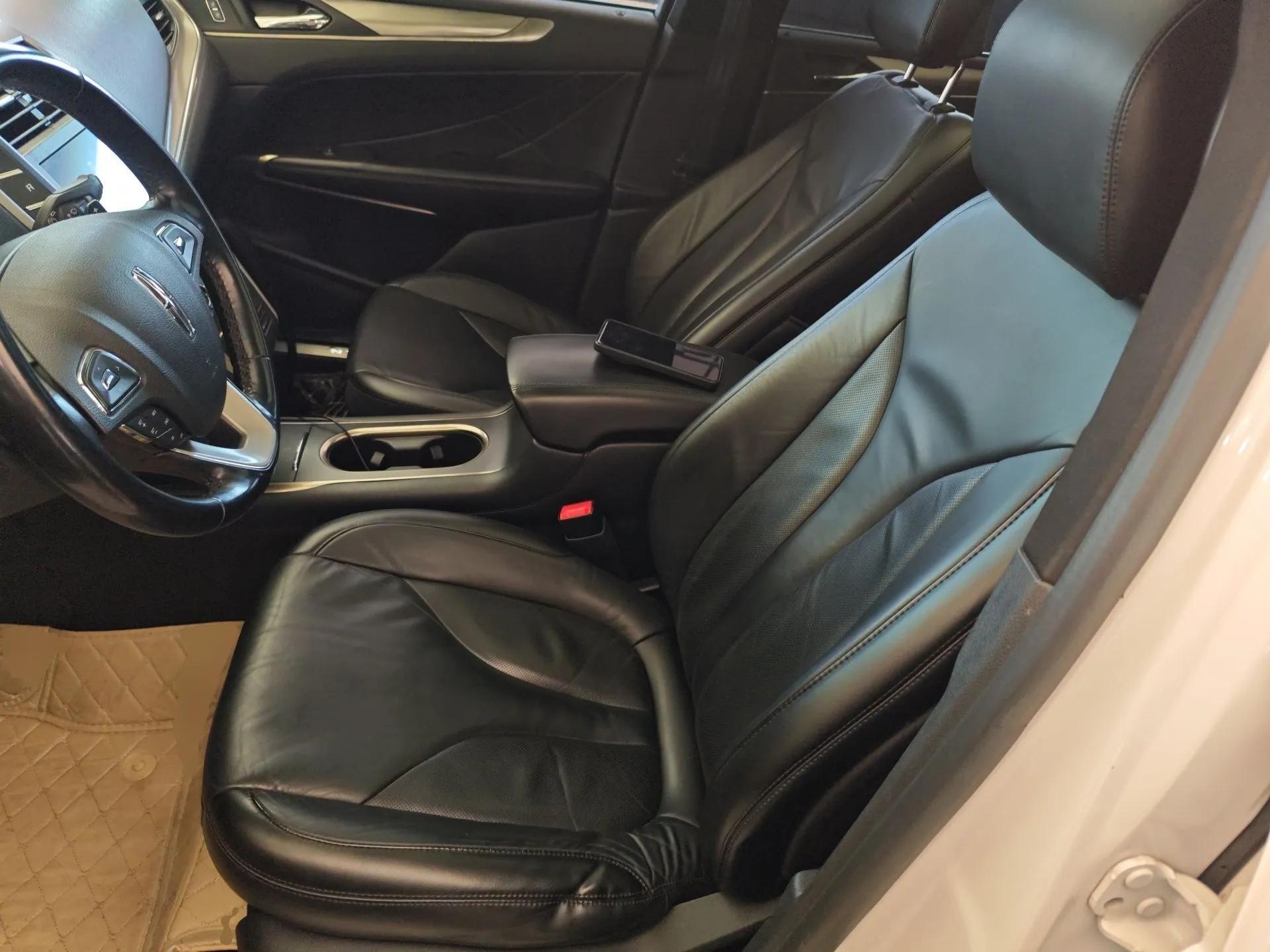 Lincoln MKC 2017 2.0T Two-Wheel Drive Deluxe Edition — миниатюра 18