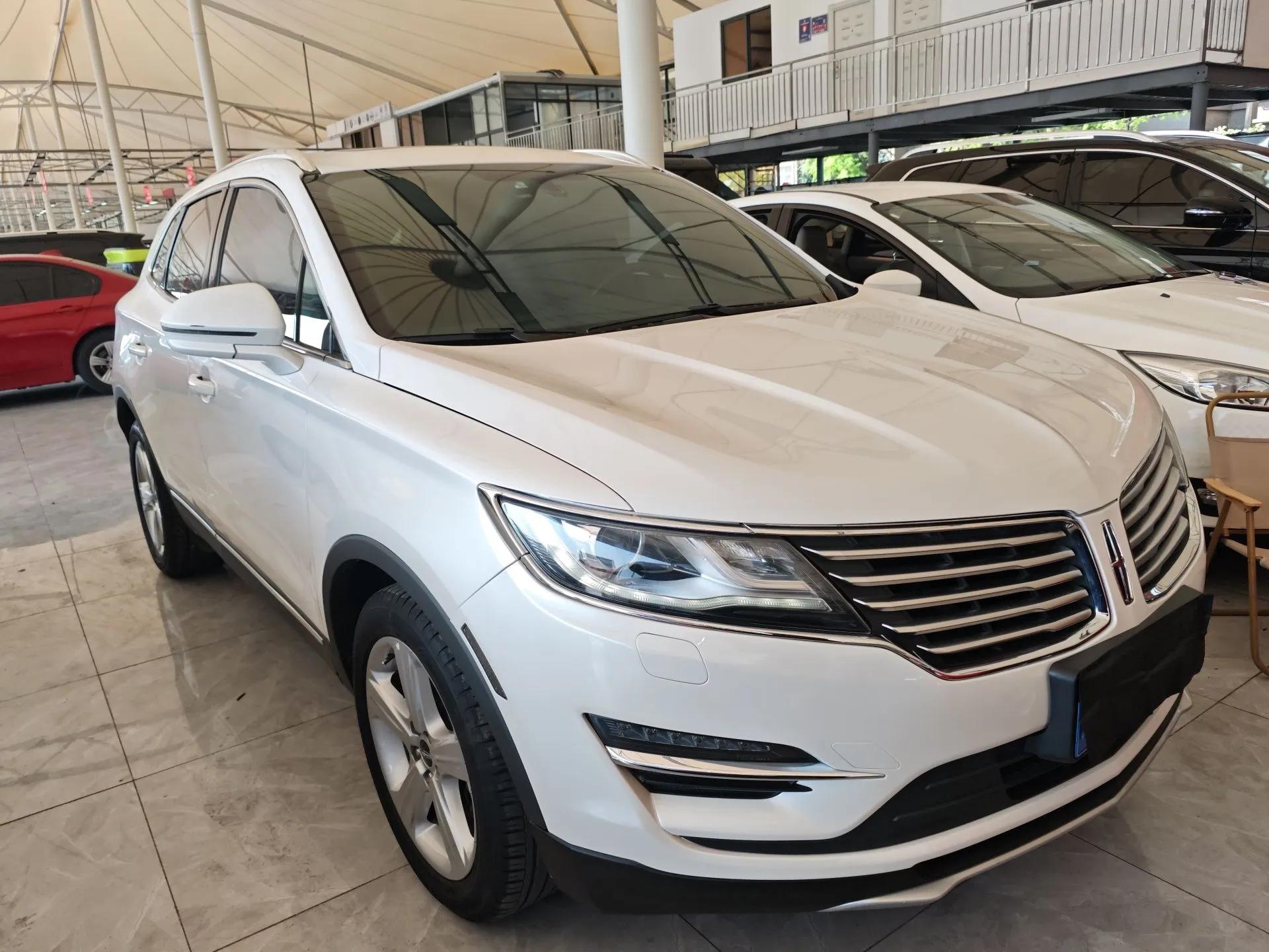Lincoln MKC 2017 2.0T Two-Wheel Drive Deluxe Edition — миниатюра 3