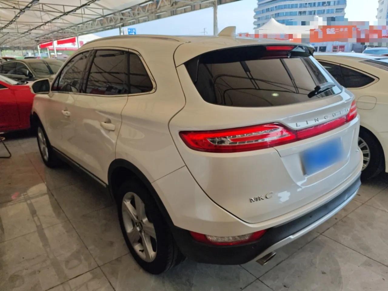 Lincoln MKC 2017 2.0T Two-Wheel Drive Deluxe Edition — миниатюра 4