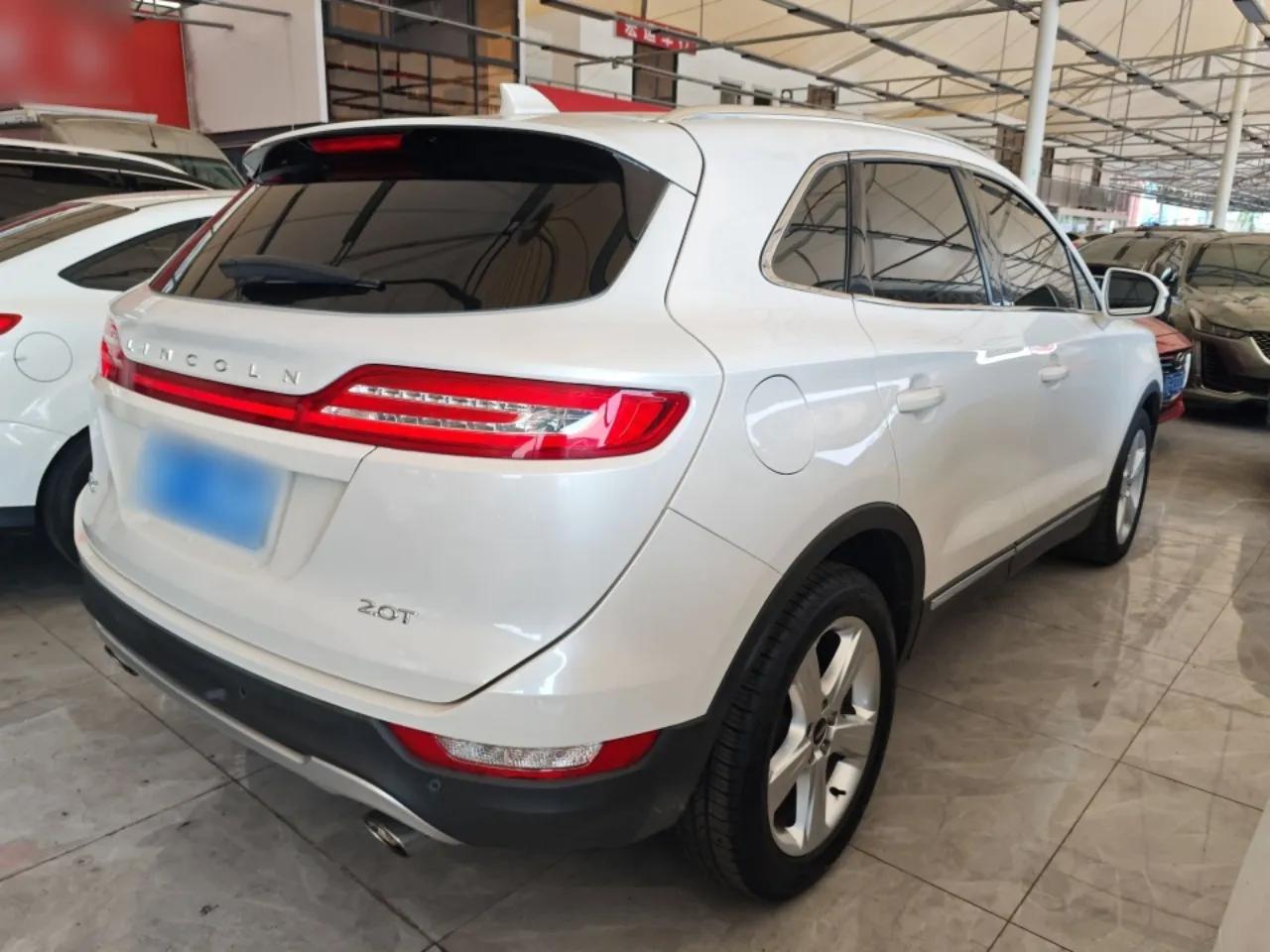 Lincoln MKC 2017 2.0T Two-Wheel Drive Deluxe Edition — миниатюра 6