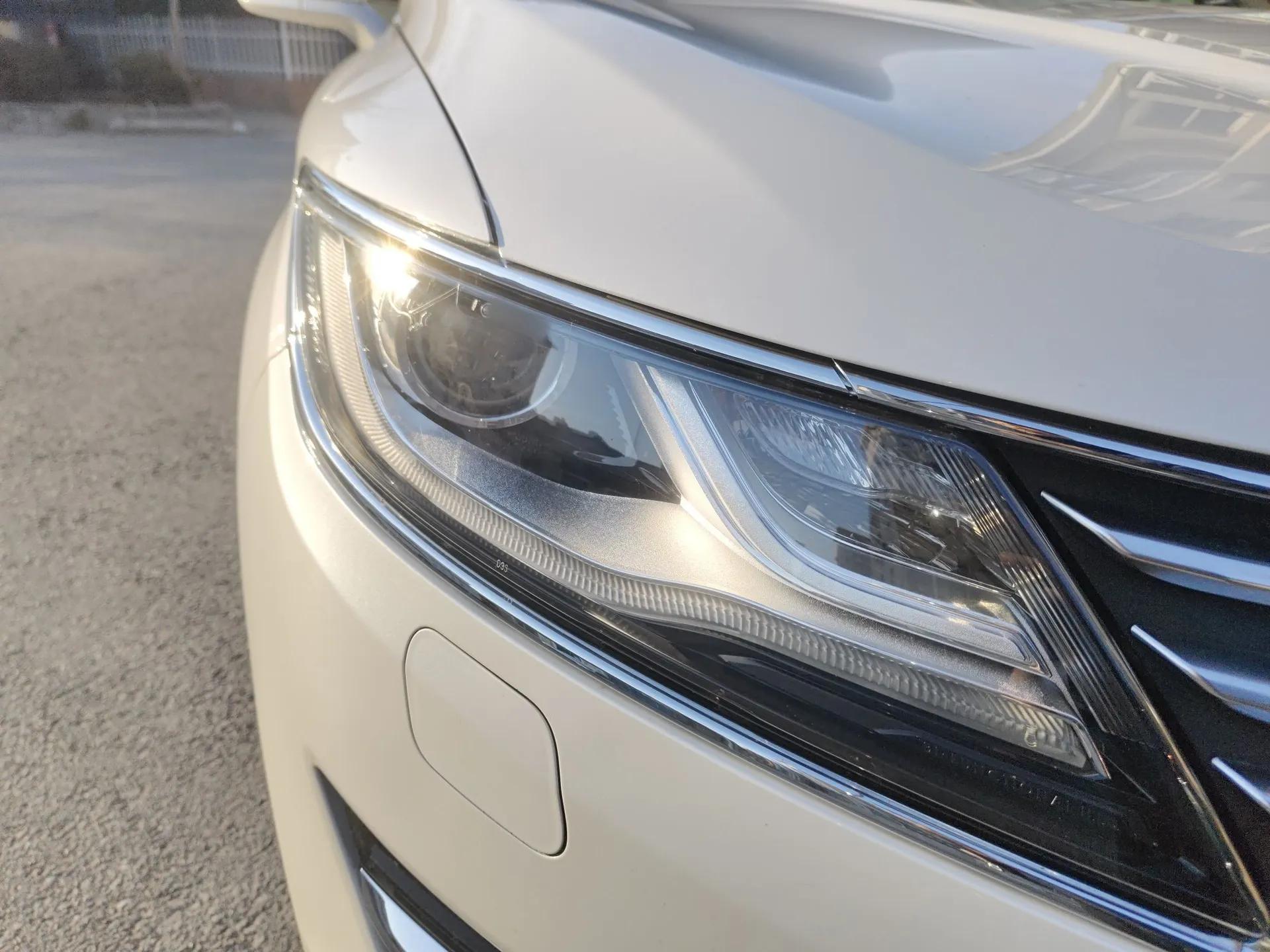 Lincoln MKC 2016 2.0T Two-Wheel Drive Deluxe Edition — миниатюра 2