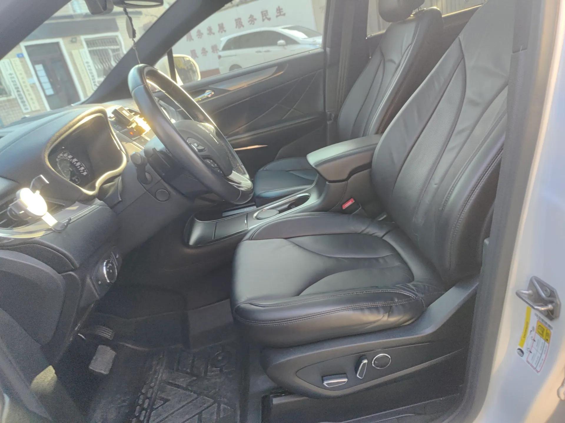 Lincoln MKC 2016 2.0T Two-Wheel Drive Deluxe Edition — миниатюра 15
