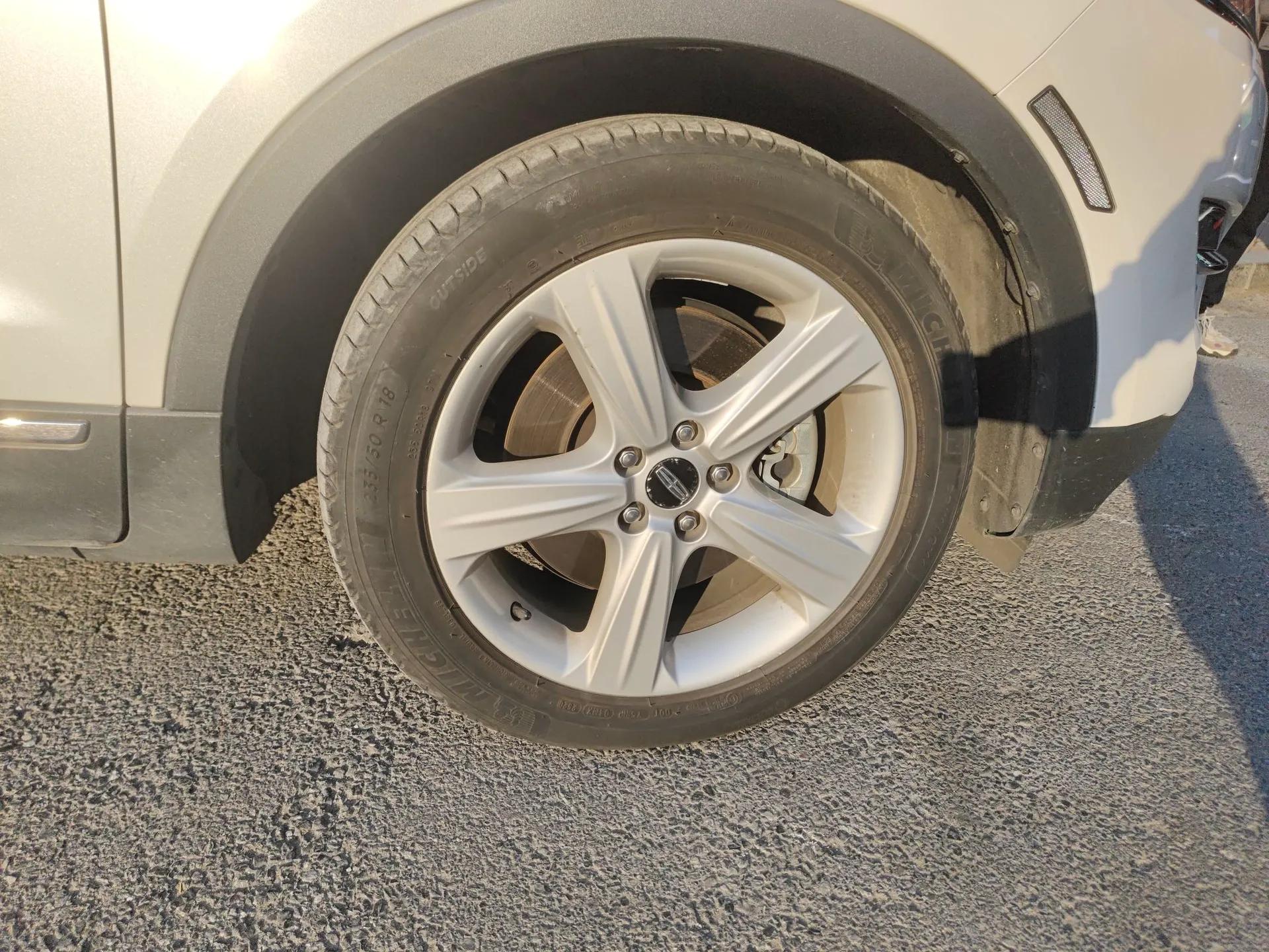 Lincoln MKC 2016 2.0T Two-Wheel Drive Deluxe Edition — миниатюра 3