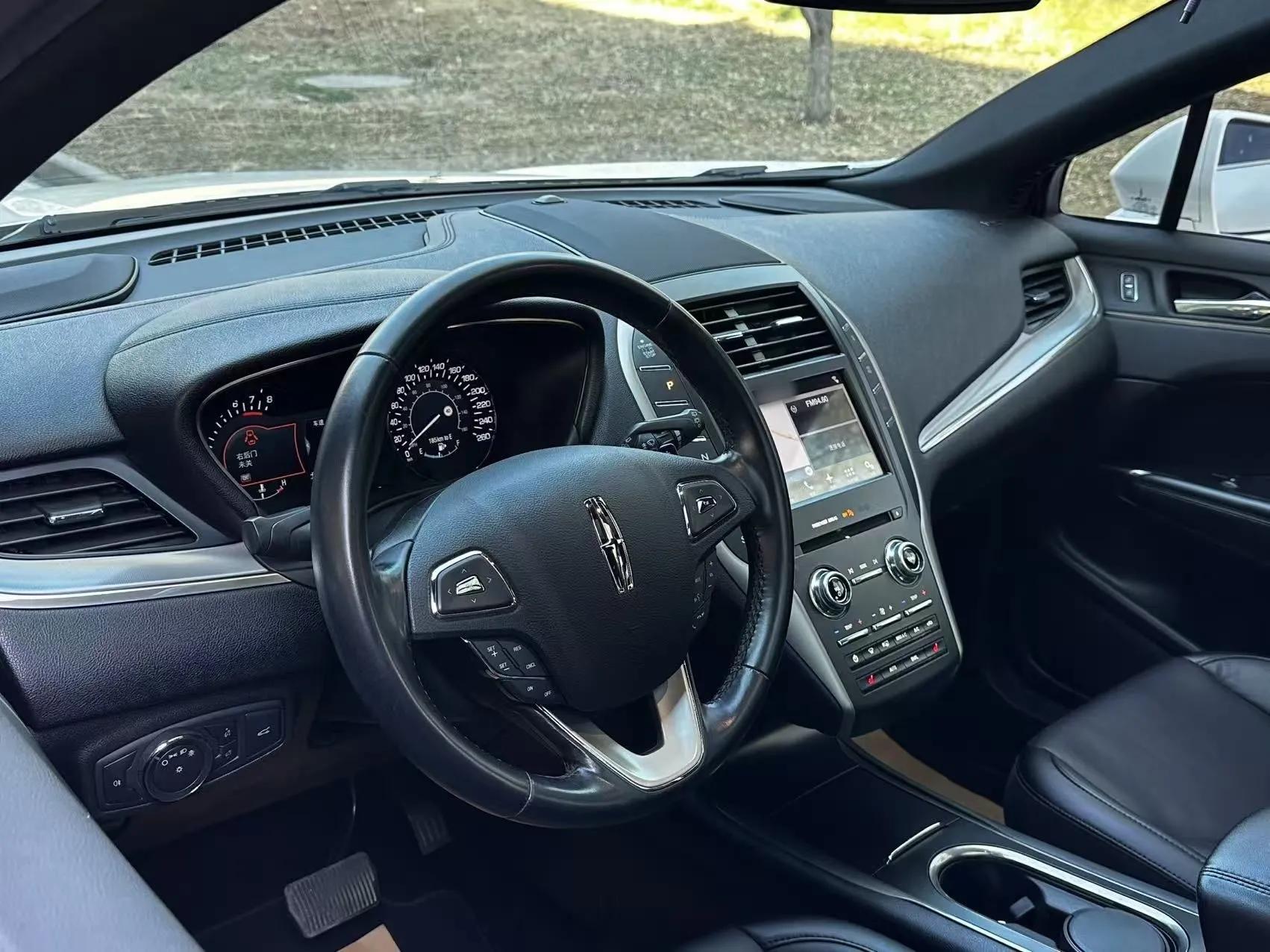 Lincoln MKC 2016 2.0T Two-Wheel Drive Deluxe Edition — миниатюра 23
